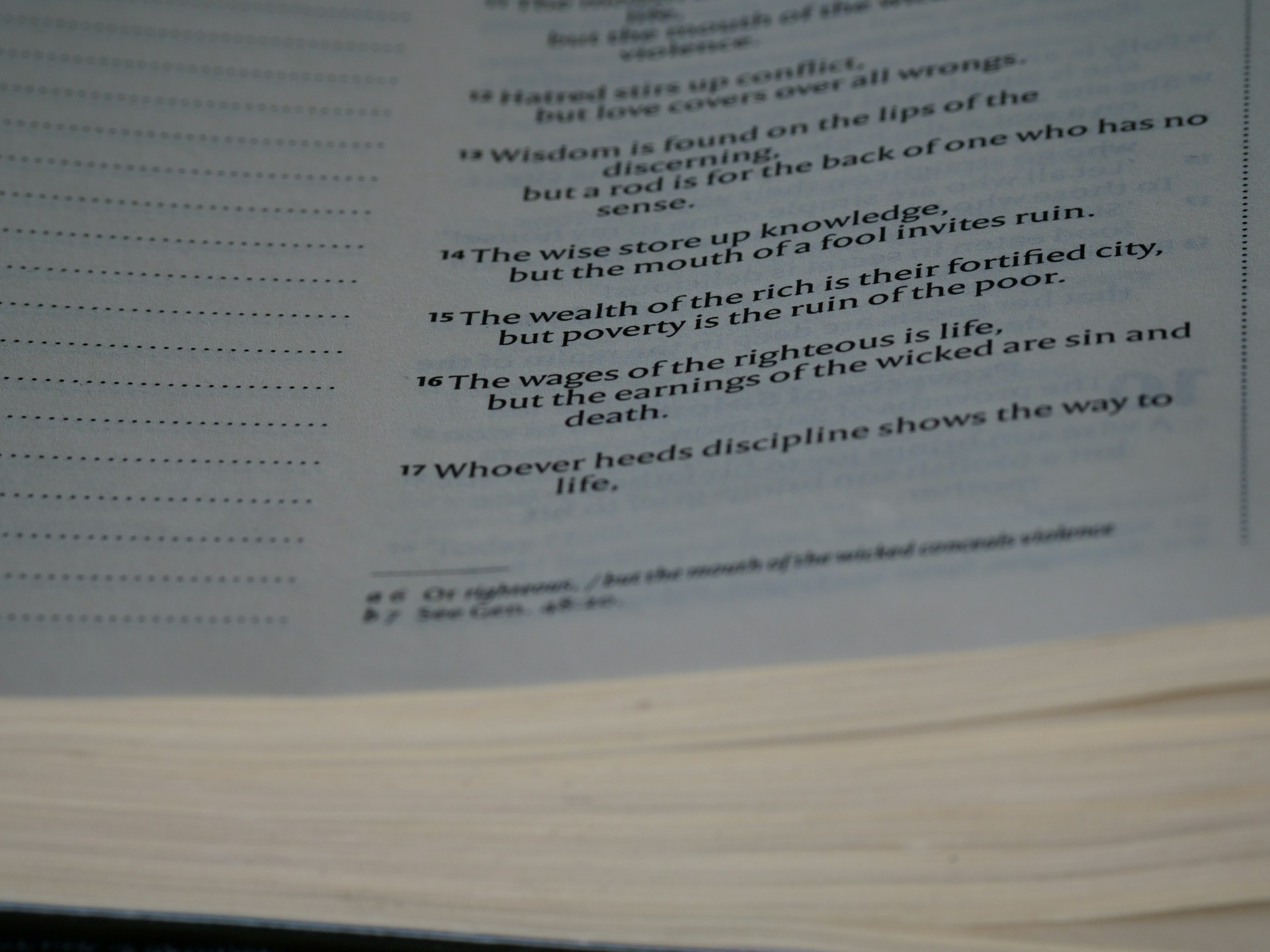 gray computer monitor