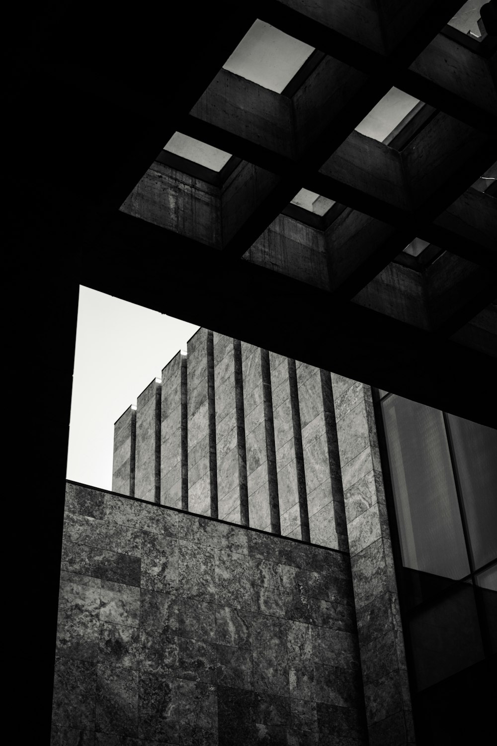 a black and white photo of a building