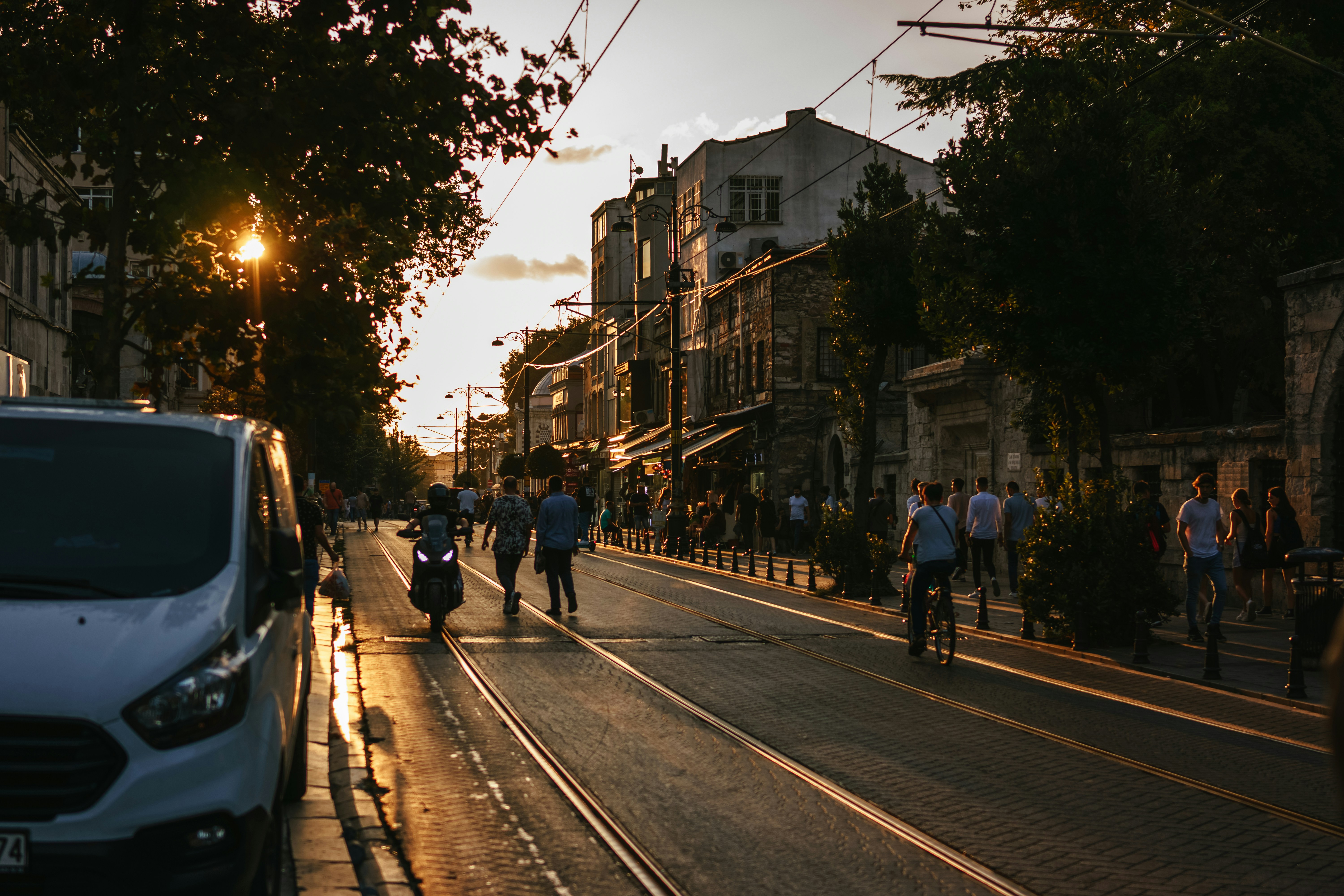 Photo by igorharrier