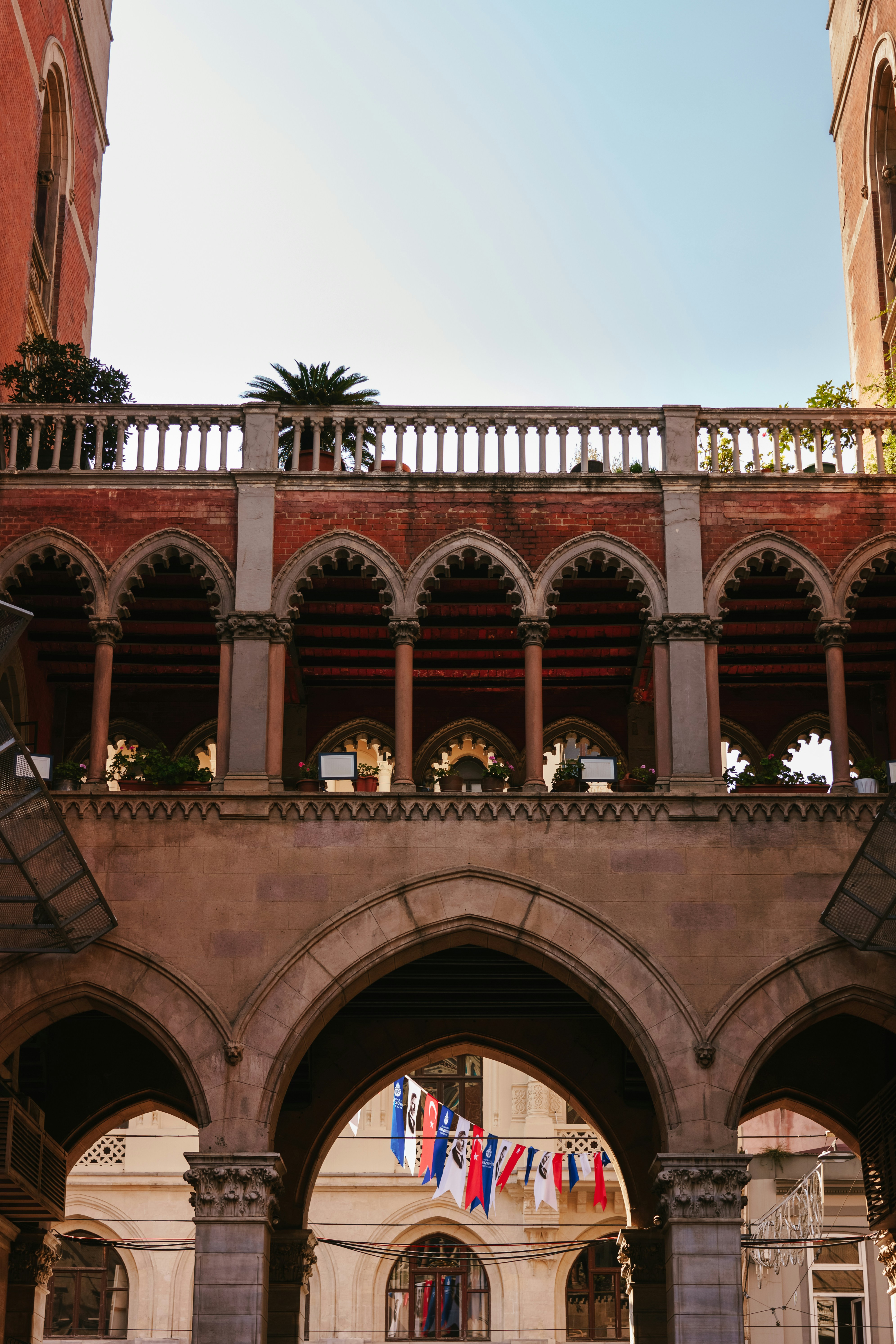 Photo by igorharrier