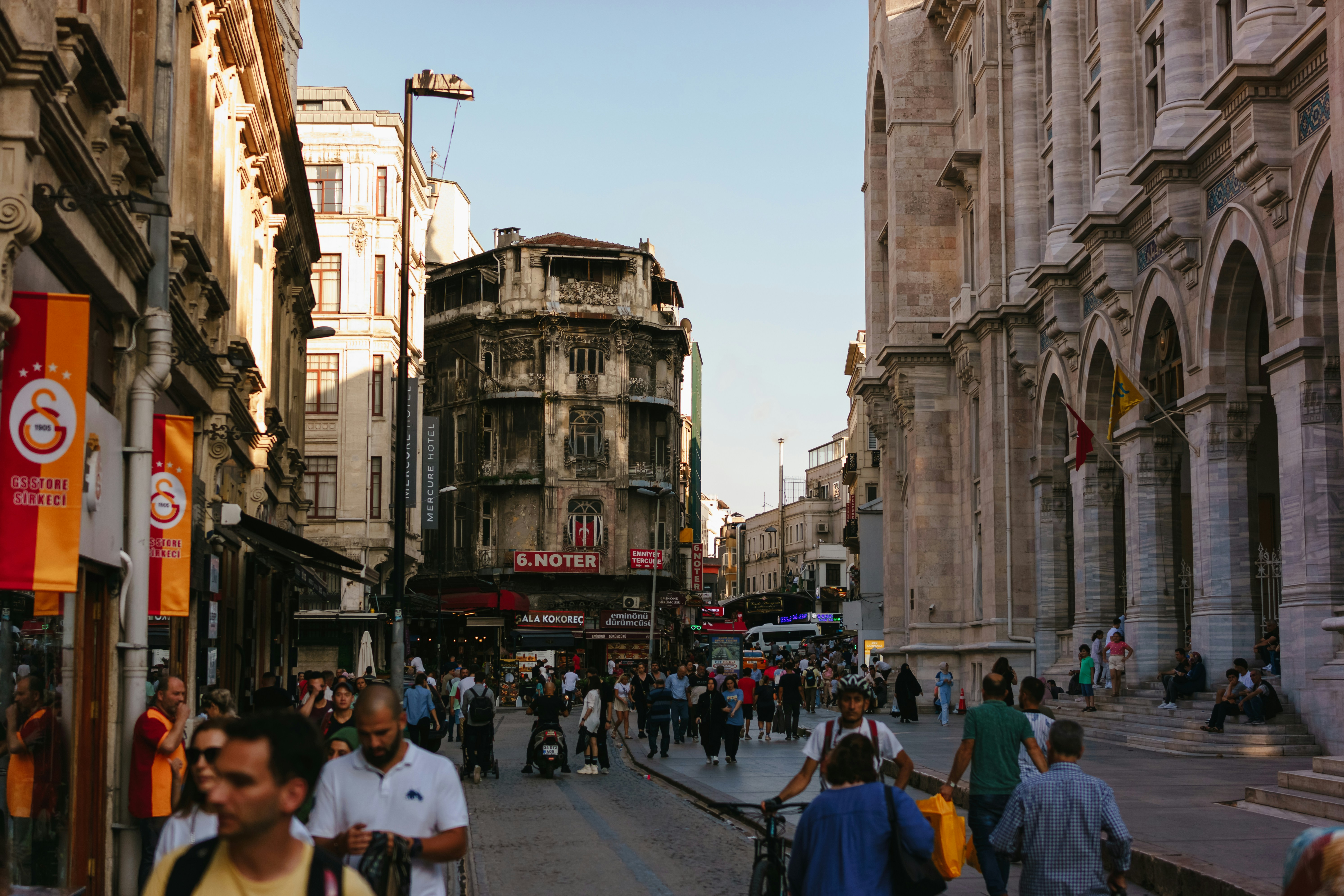 a busy city street, Istanbul, September 2022