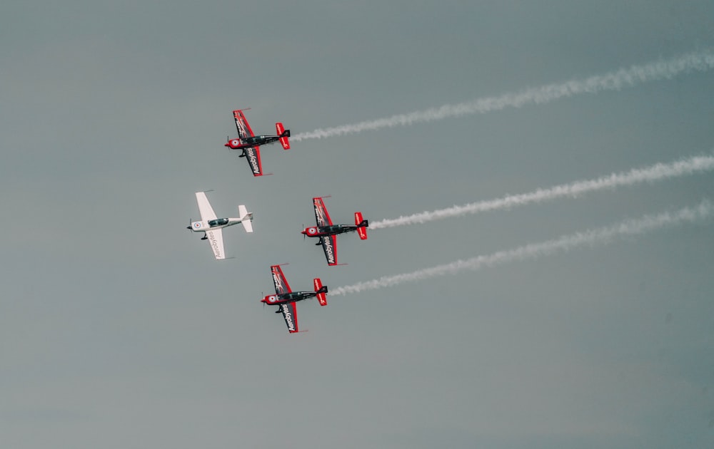 airplanes flying in formation