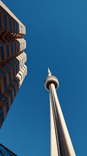 The iconic Kingdom Tower in Riyadh standing tall against a clear blue sky, symbolizing growth and ambition.