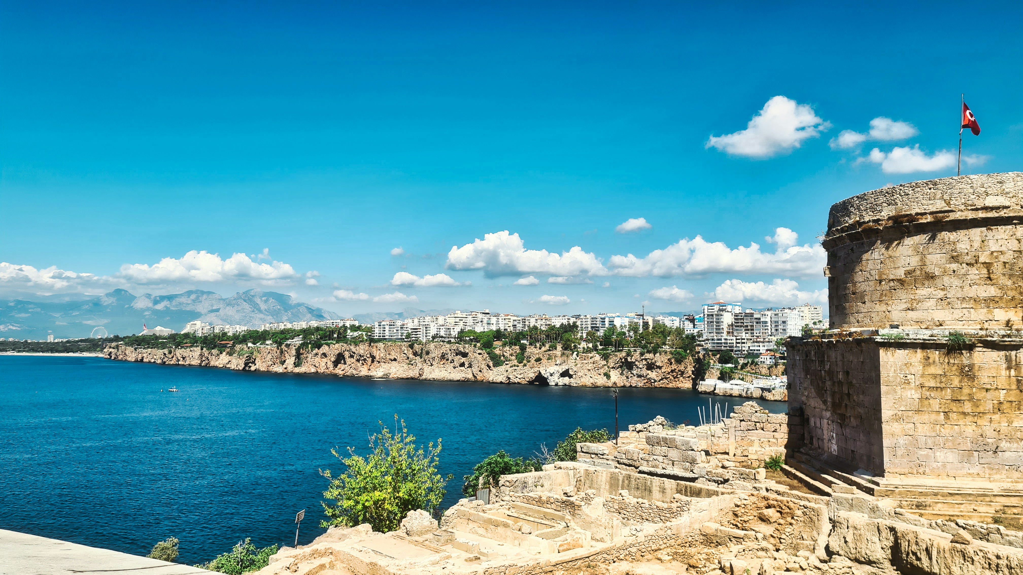 Stay online in the Turkey with a prepaid eSIM from eSIMlii. Instant activation, no roaming charges, and reliable coverage.