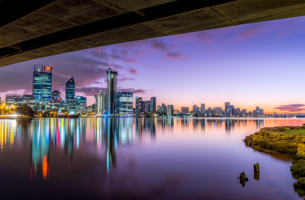 a city skyline at night