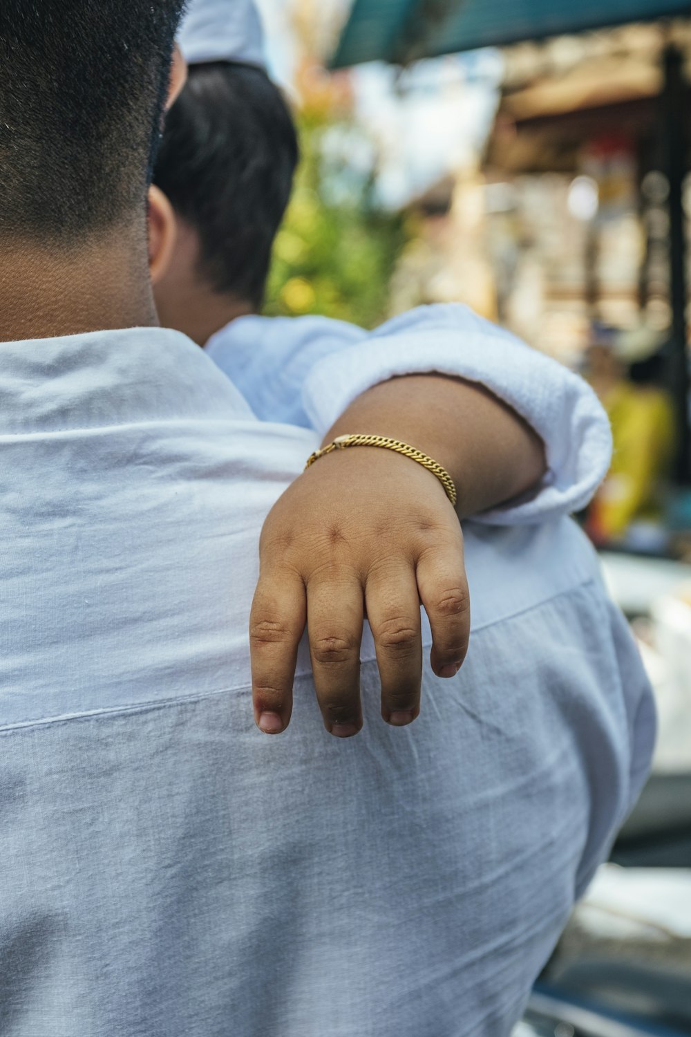 a man holding his hand