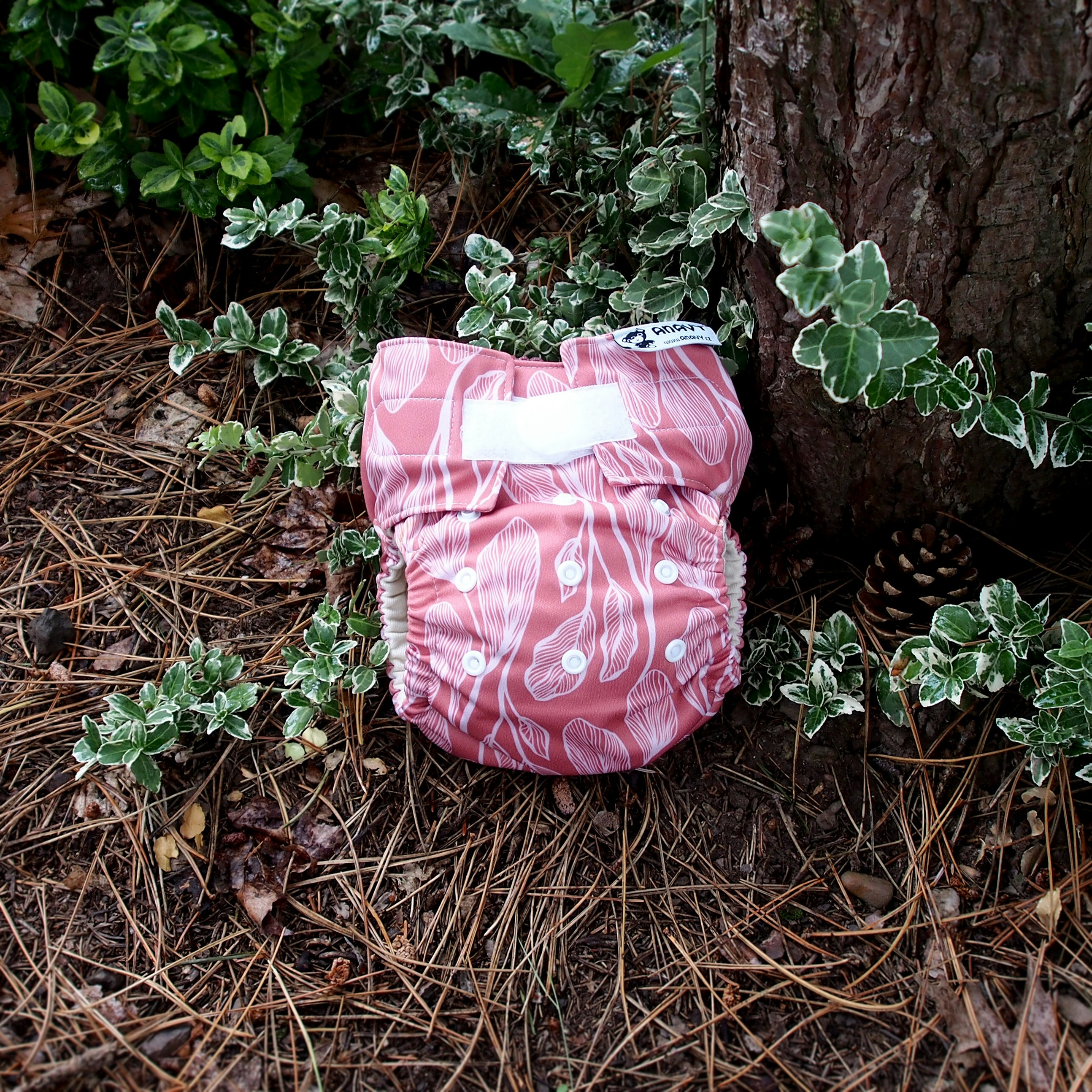 Un sac rose par terre