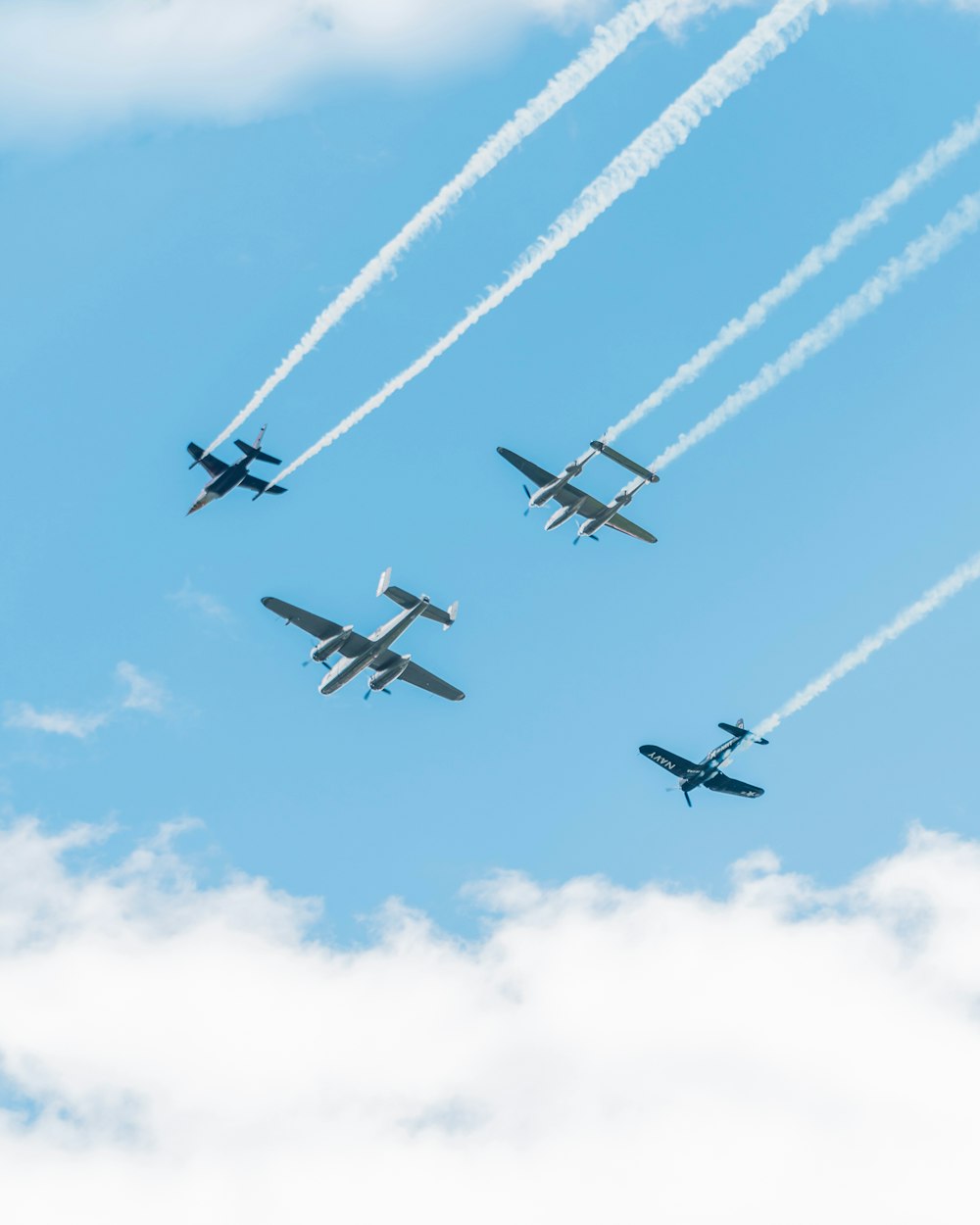 planes flying in formation