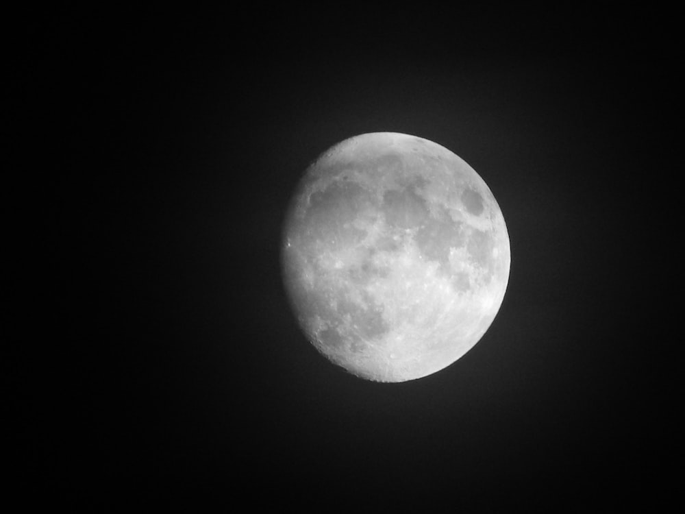 Una luna en el cielo