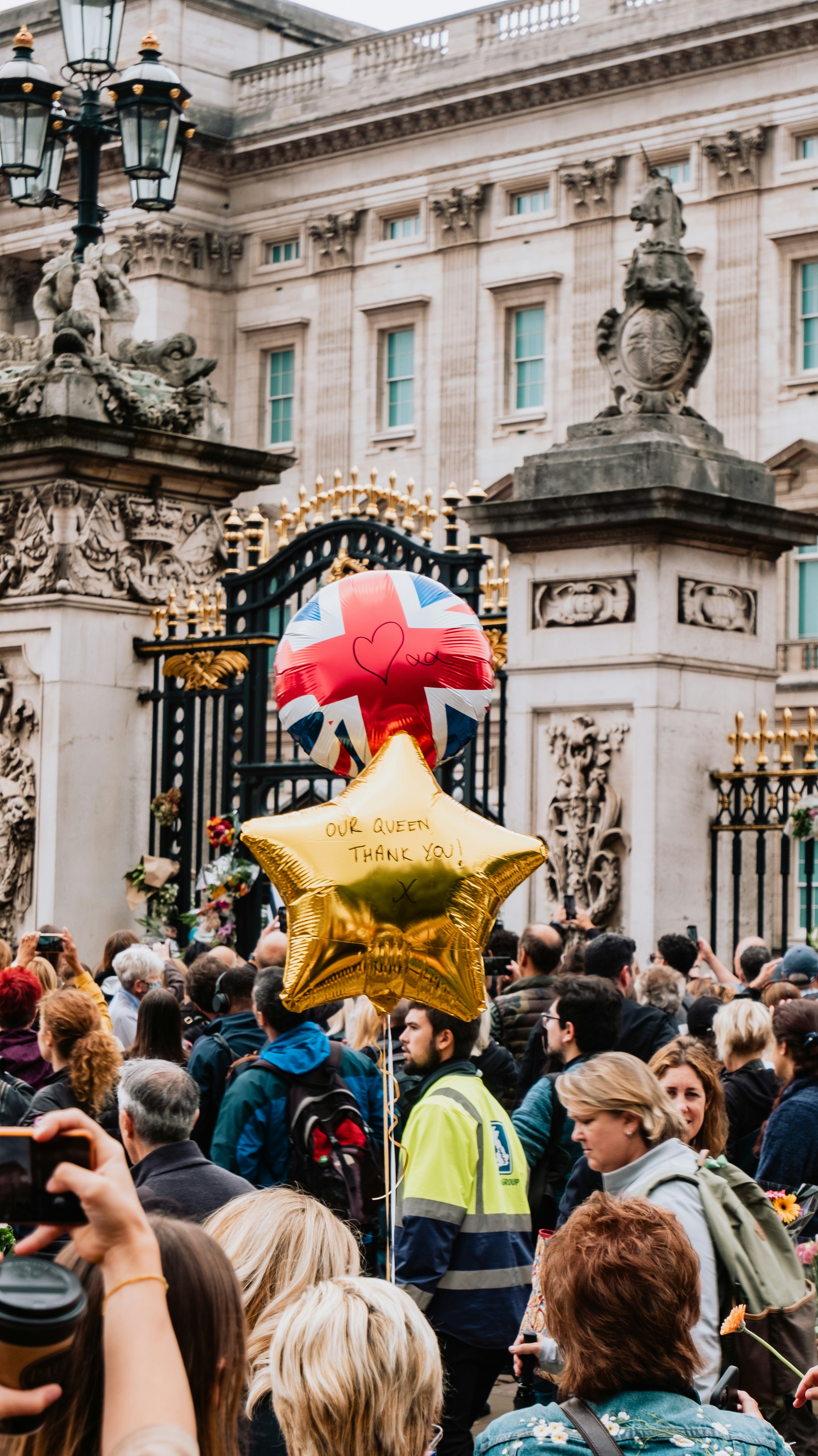 a crowd of people in front of a building