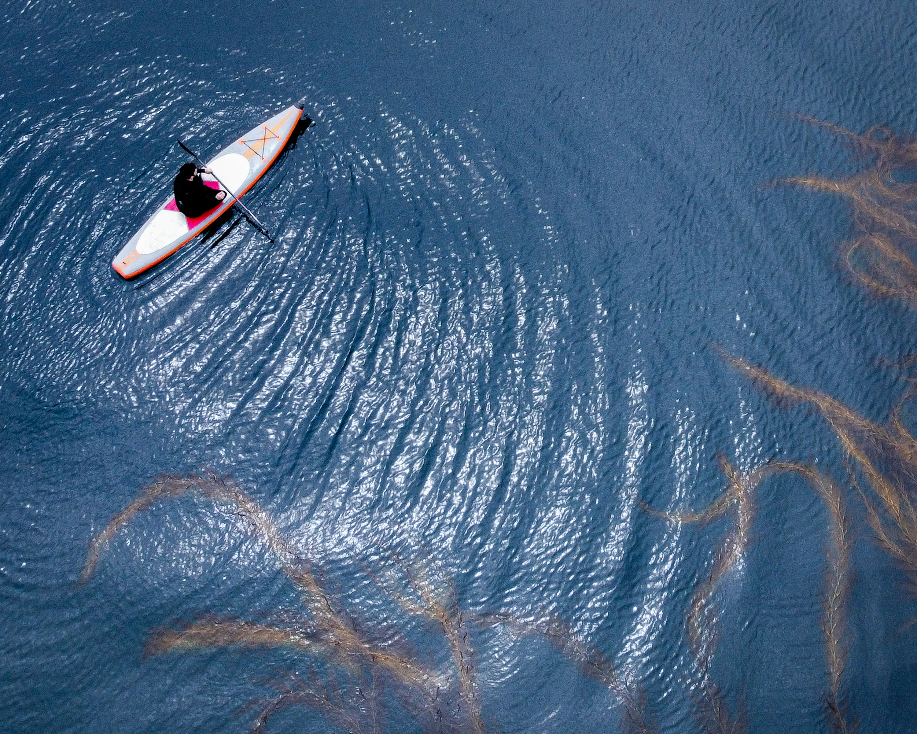 une personne dans un bateau