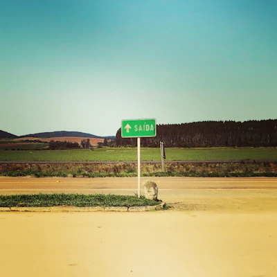 View of the main access road DF-250 connecting Vivejo Tangará to Brasília