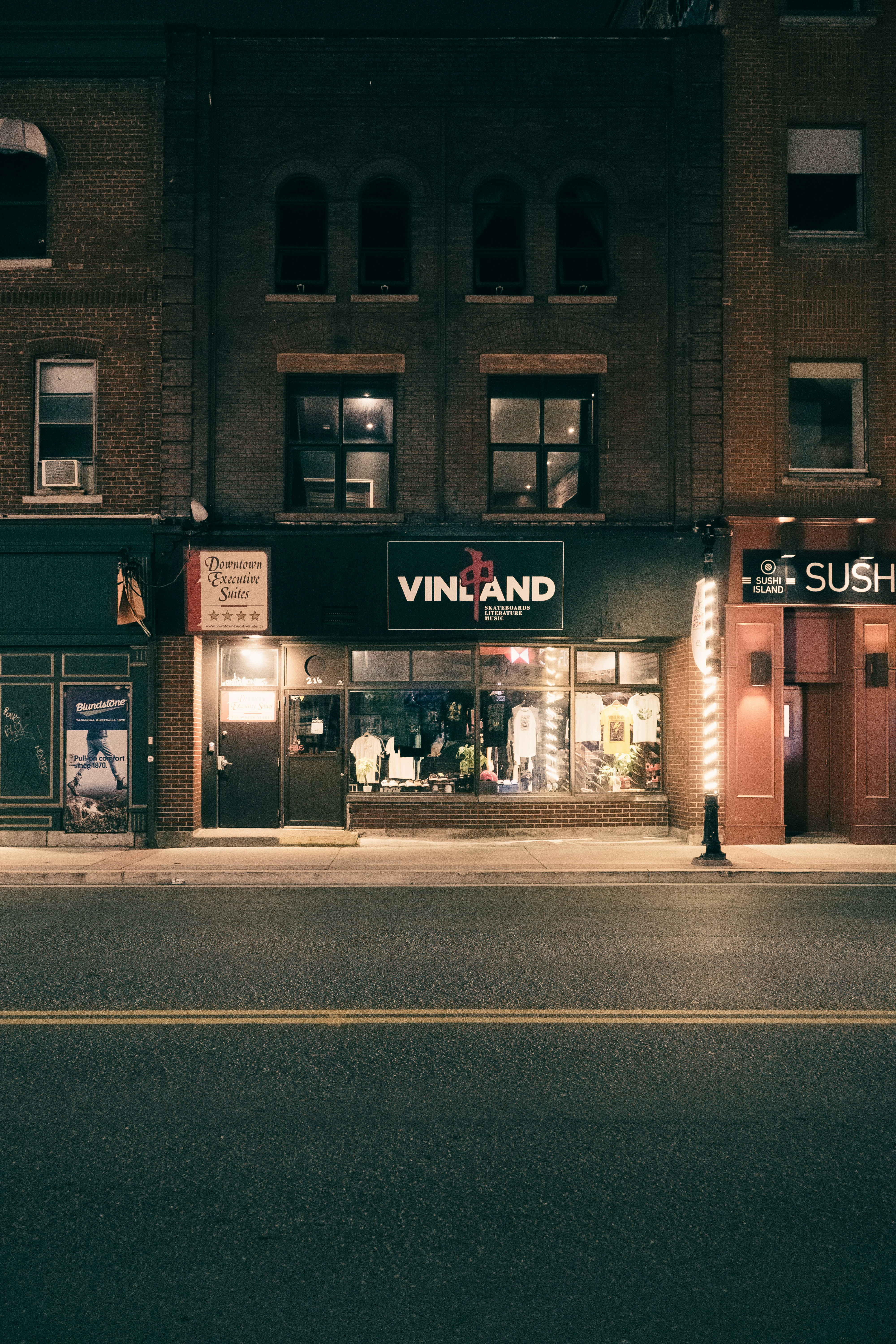 A building with a storefront photo – Free Asphalt Image on Unsplash