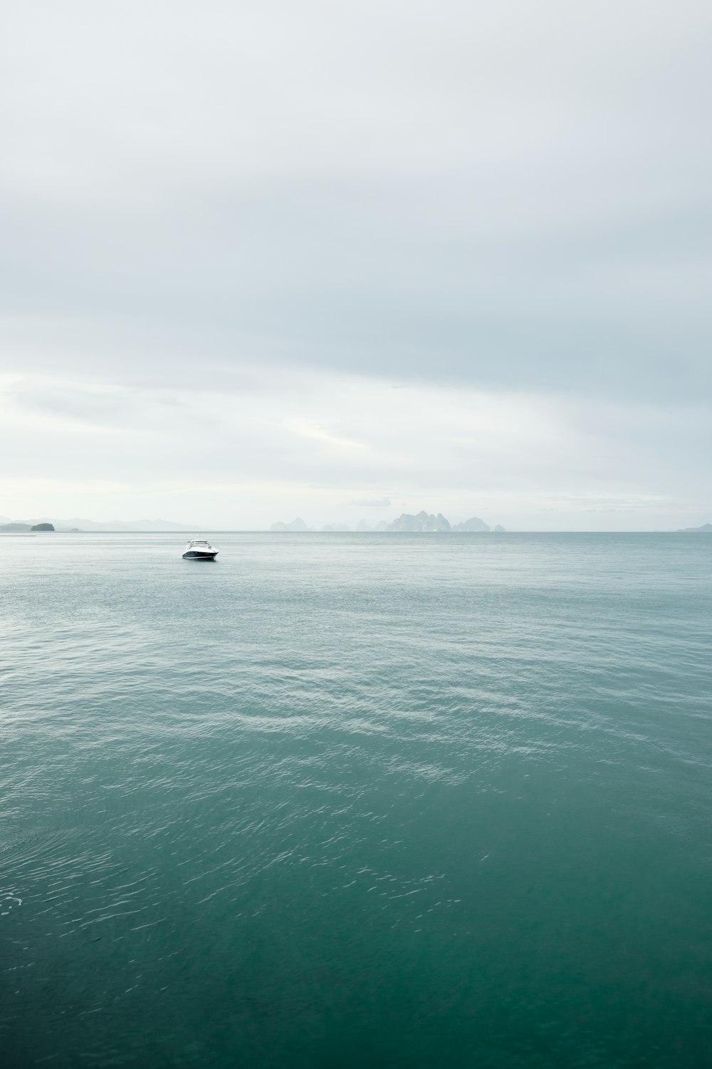 una barca sull'acqua