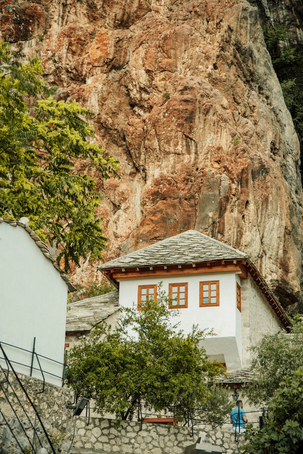 a house in front of a cliff