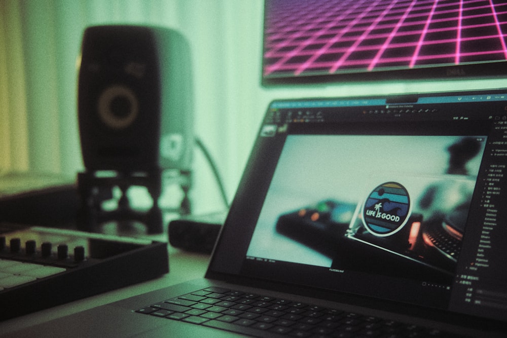 a screen shot of an open laptop computer sitting on top of a table