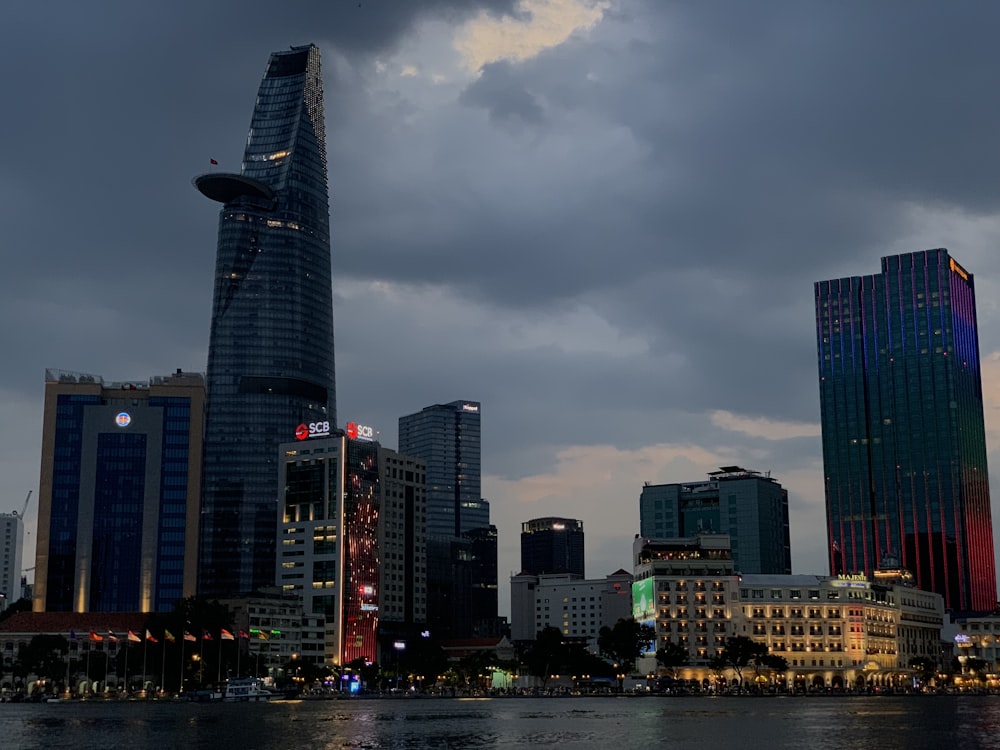 a city skyline at night