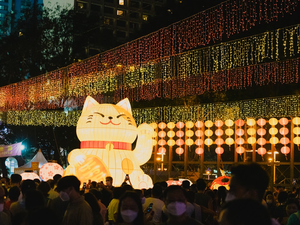 Una gran multitud de personas en un festival