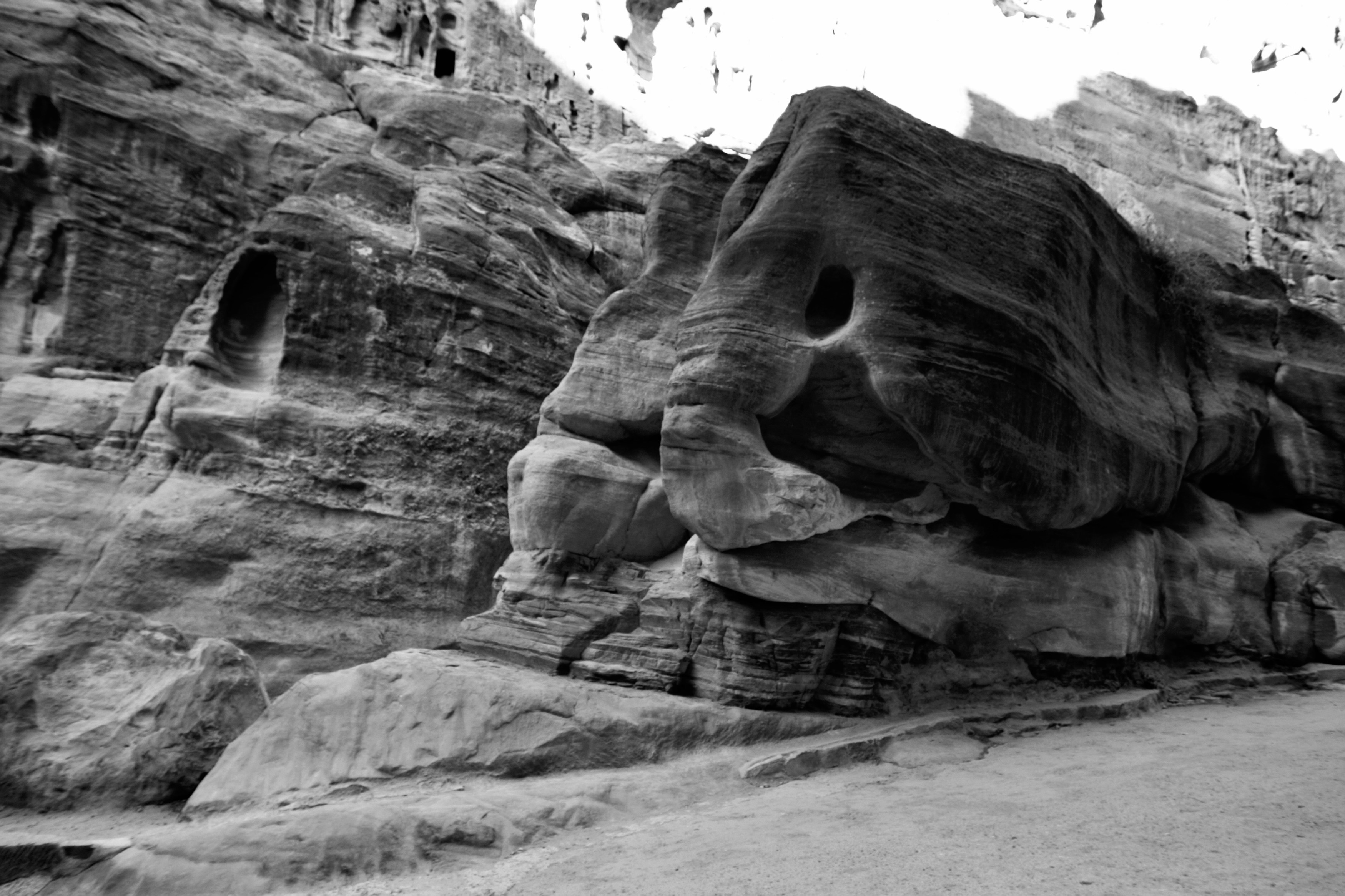 Photo by lifelivedinmono