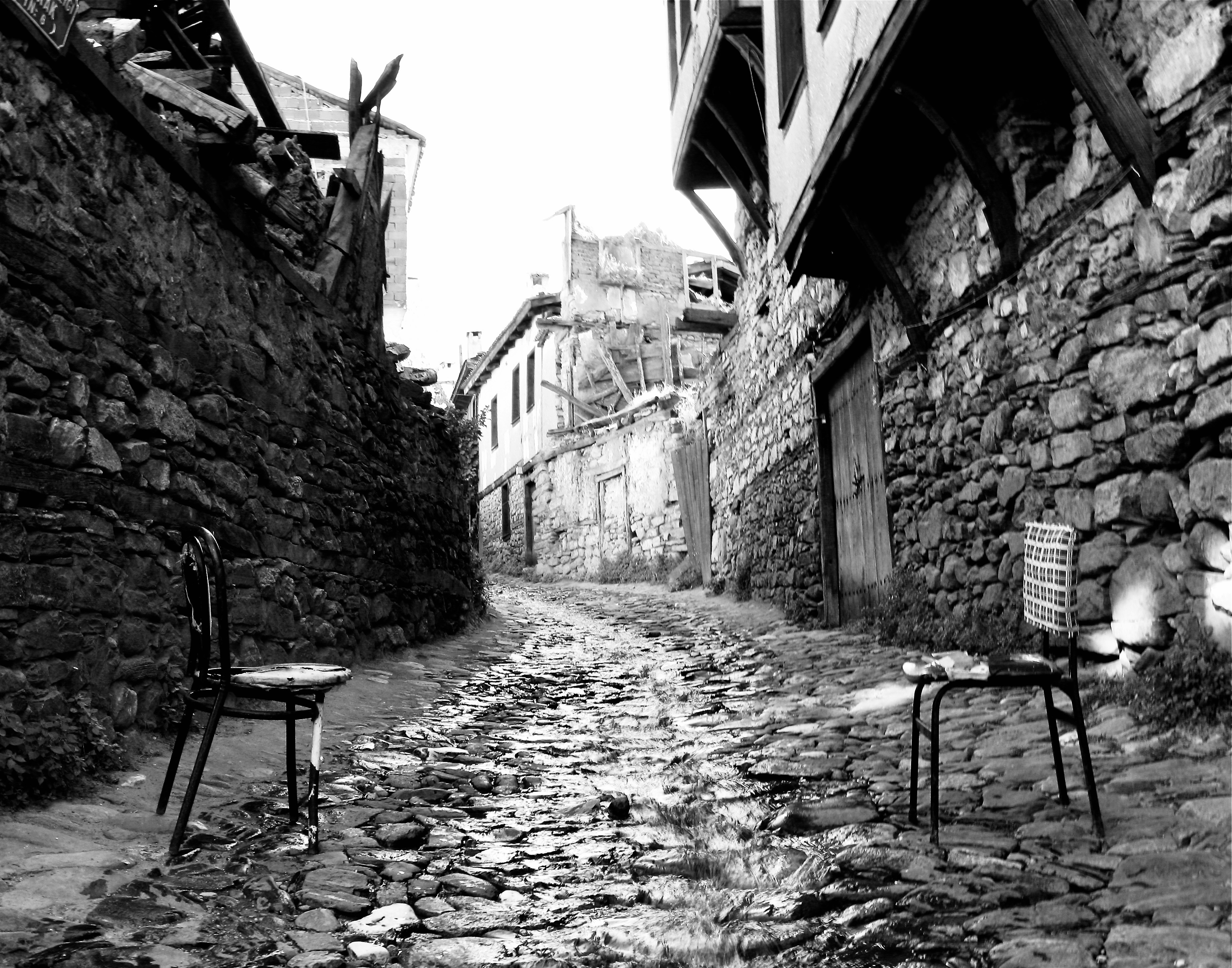 Photo by lifelivedinmono