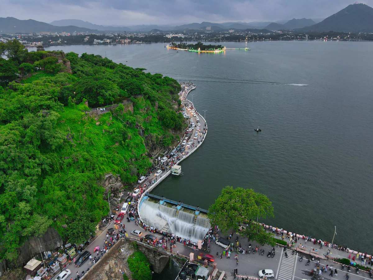 Fateh Sagar Lake with a building on its shore