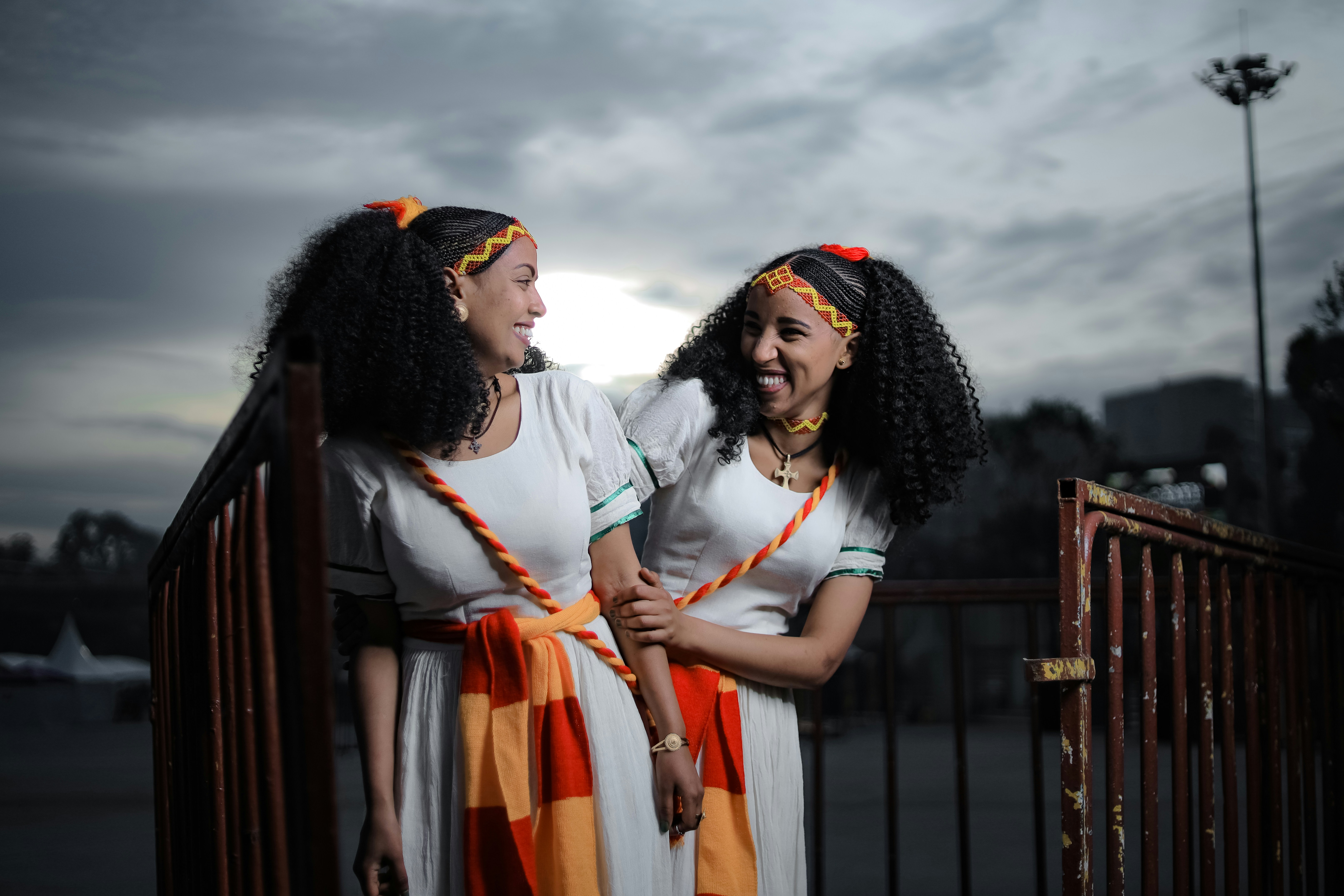 Eine Gruppe von Frauen in traditioneller Kleidung