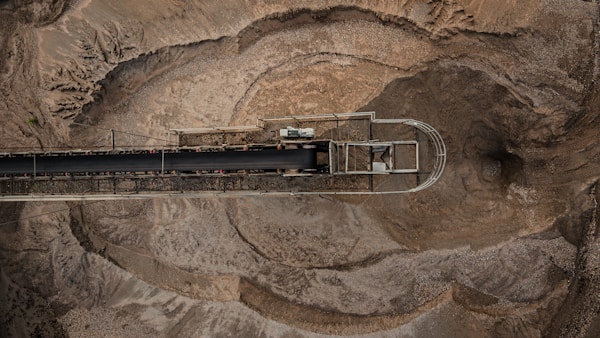a train going through a canyon