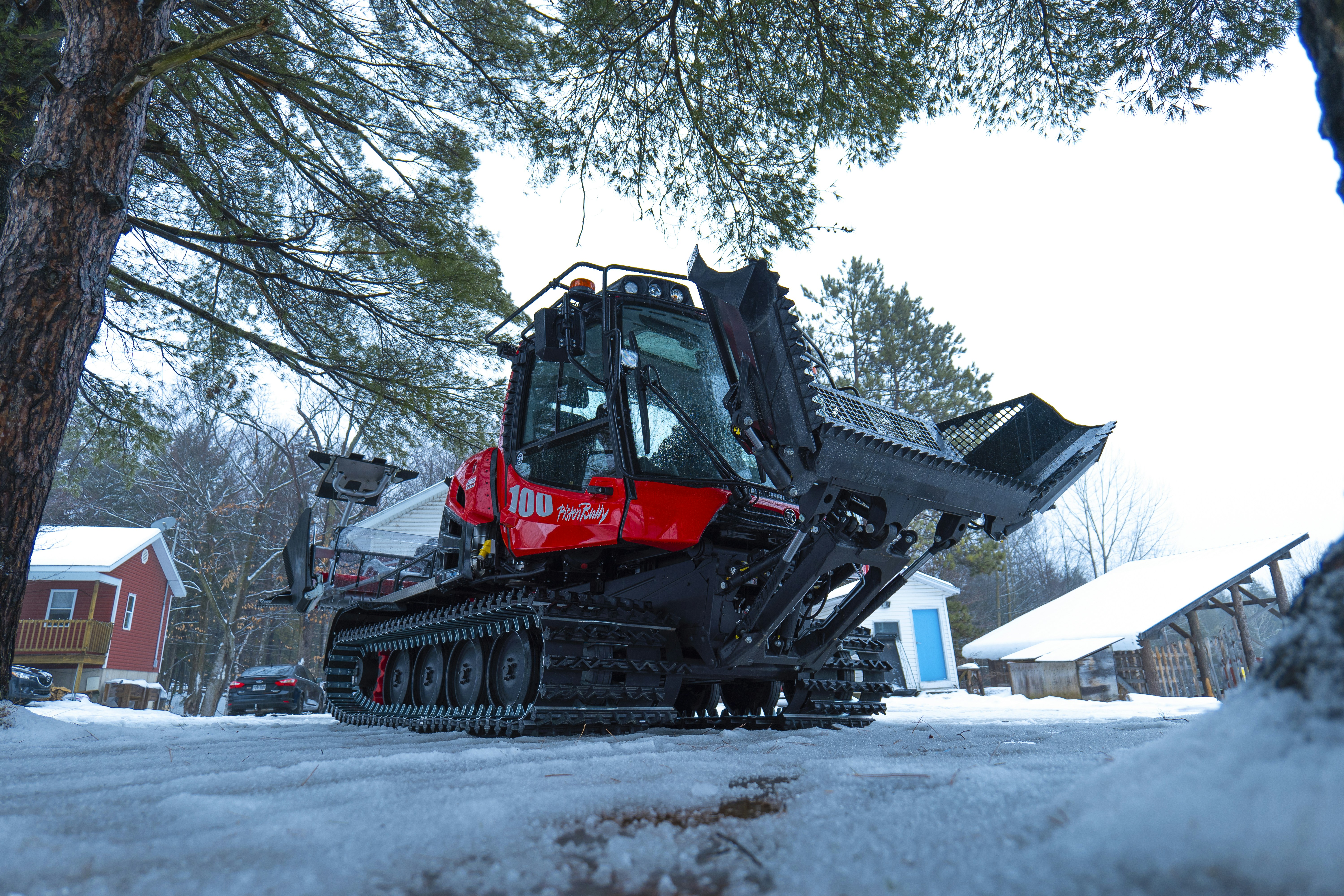 눈을 치우는 제설기 사진 Unsplash의 무료