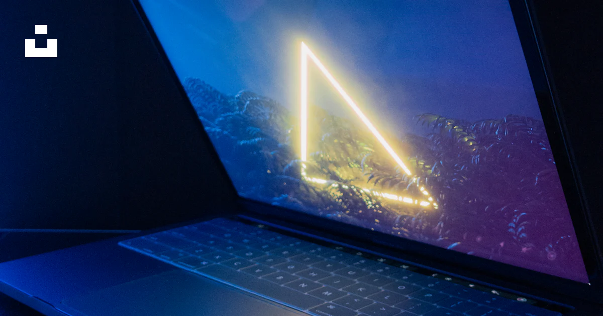 A laptop with a bright light photo – Free Computer Image on Unsplash