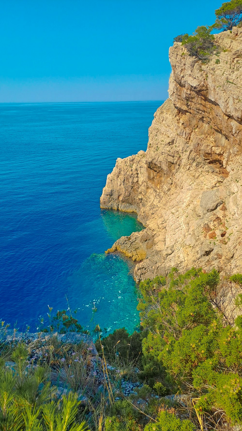 a cliff with a body of water below