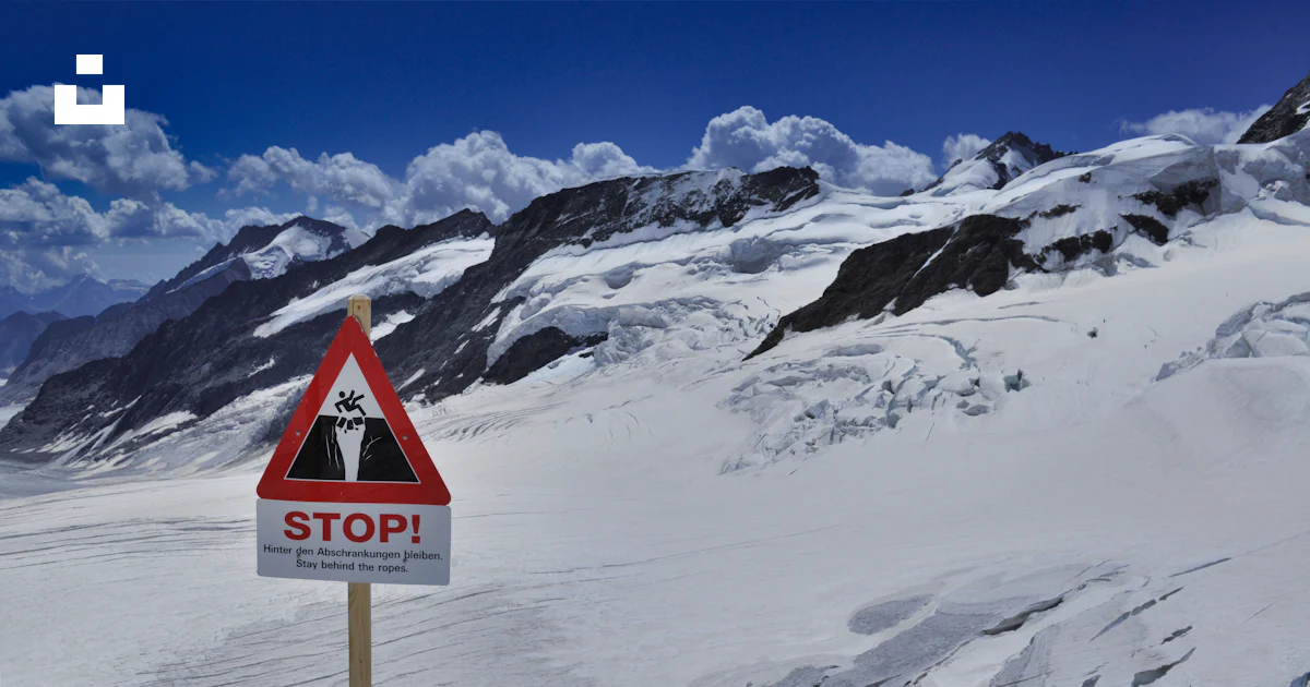 Mount Twynam Sign A sign on a snowy mountain photo – Free Jungfraujoch Image on Unsplash
