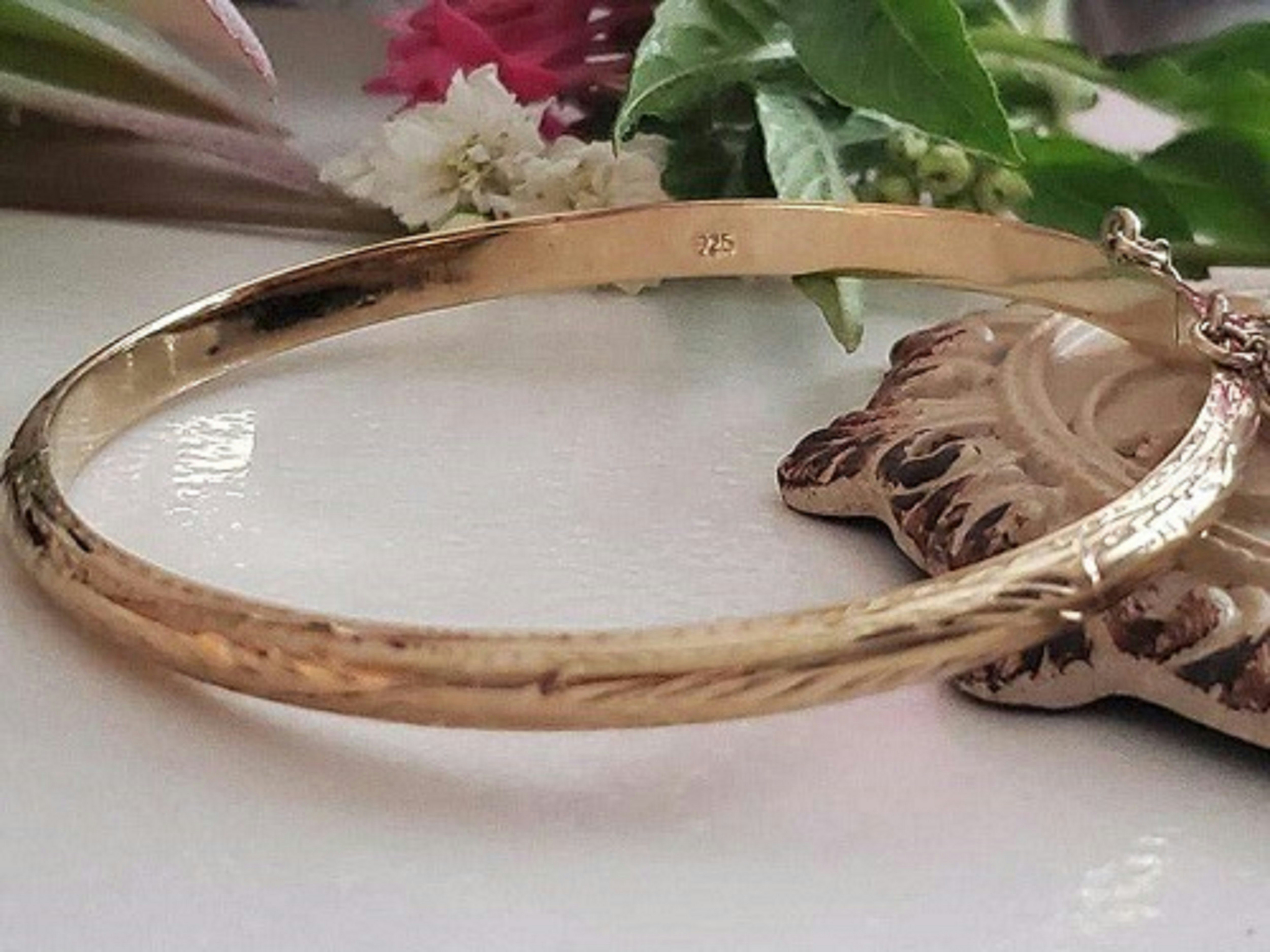 a pair of snakes in a bowl