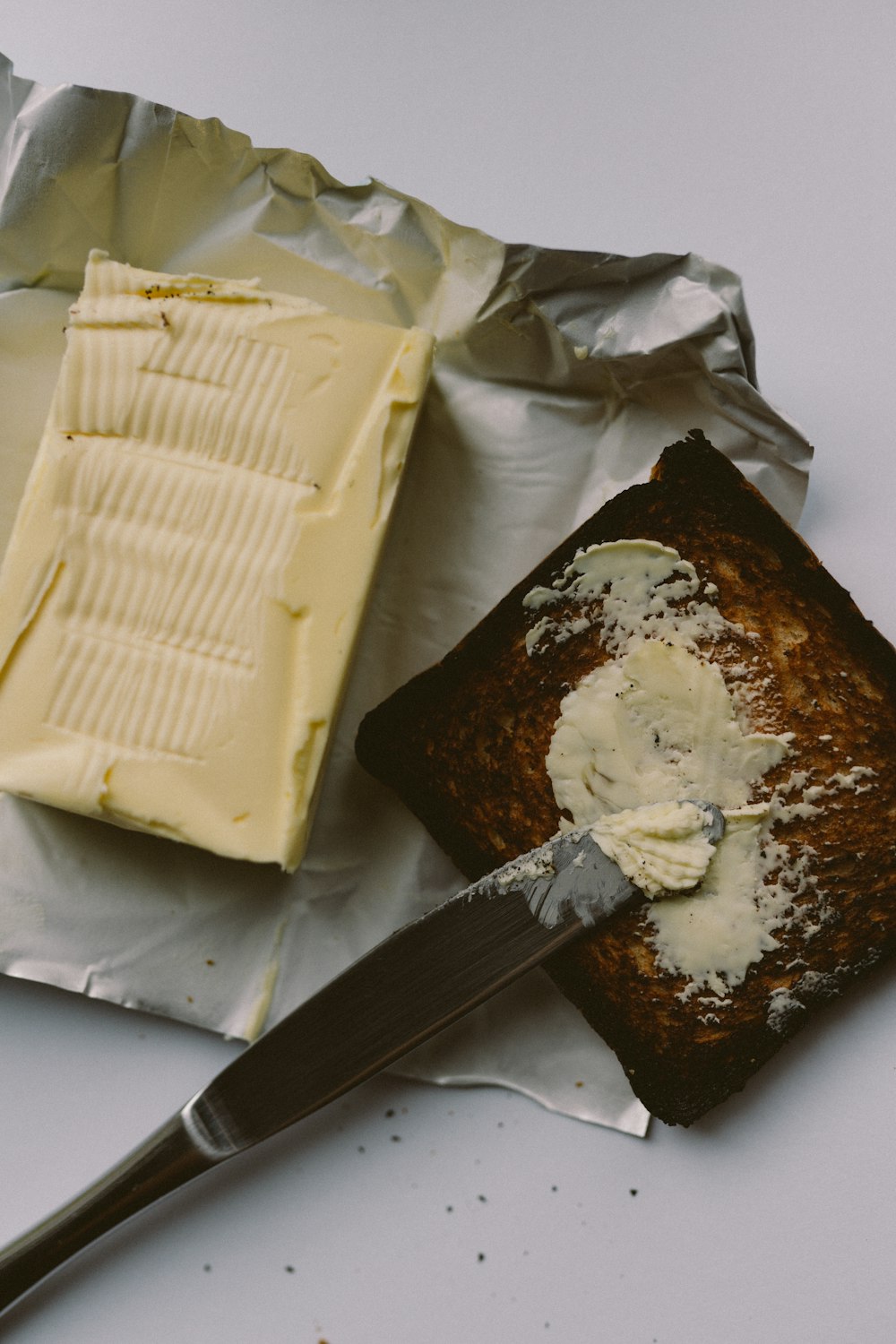 a slice of cake and a knife