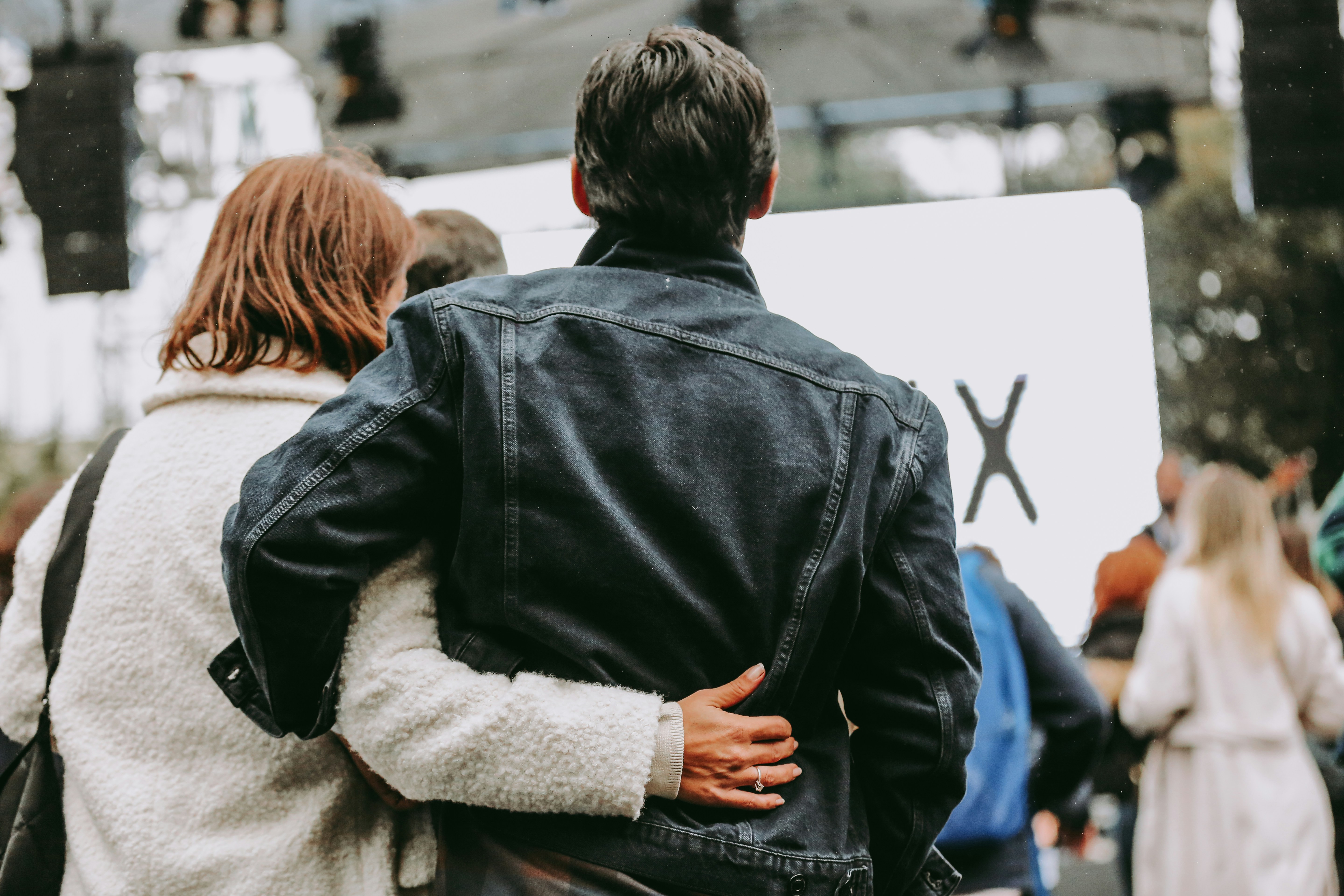 Signs You Are Ready for a Serious Relationship (And Signs You're Not)