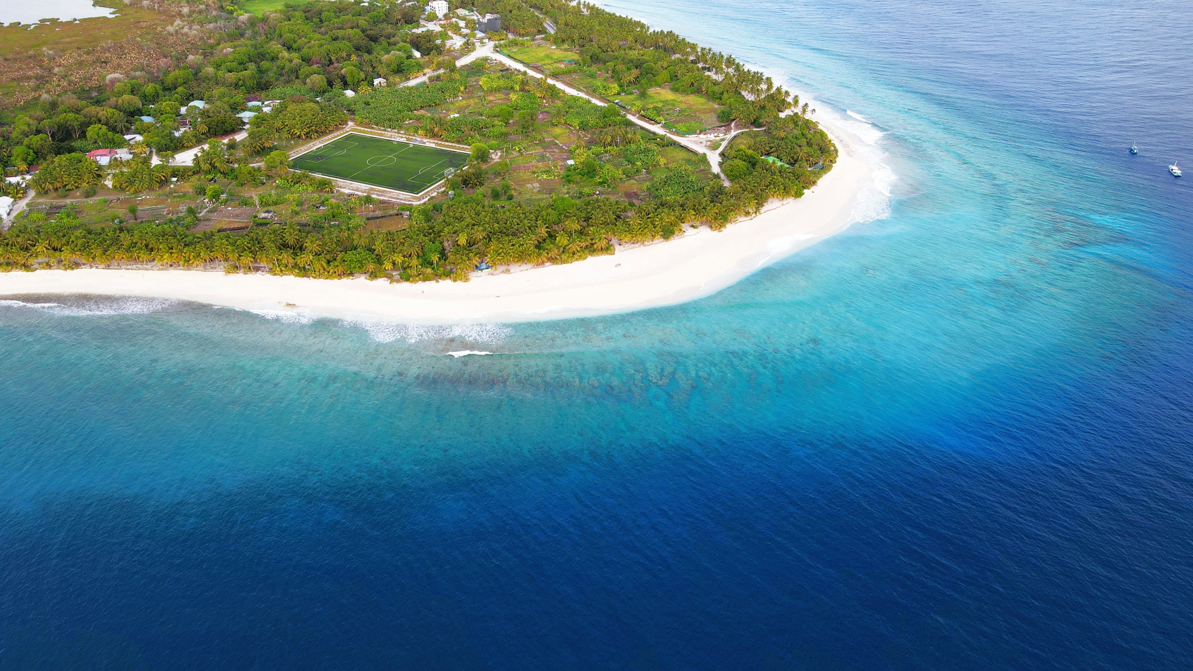 a beach with houses and trees - Hulhumalé