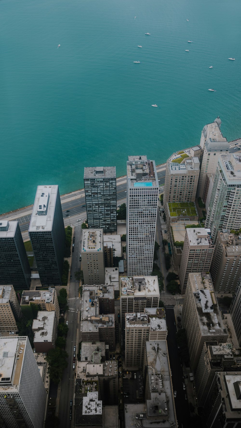 Une ville au bord de l’eau