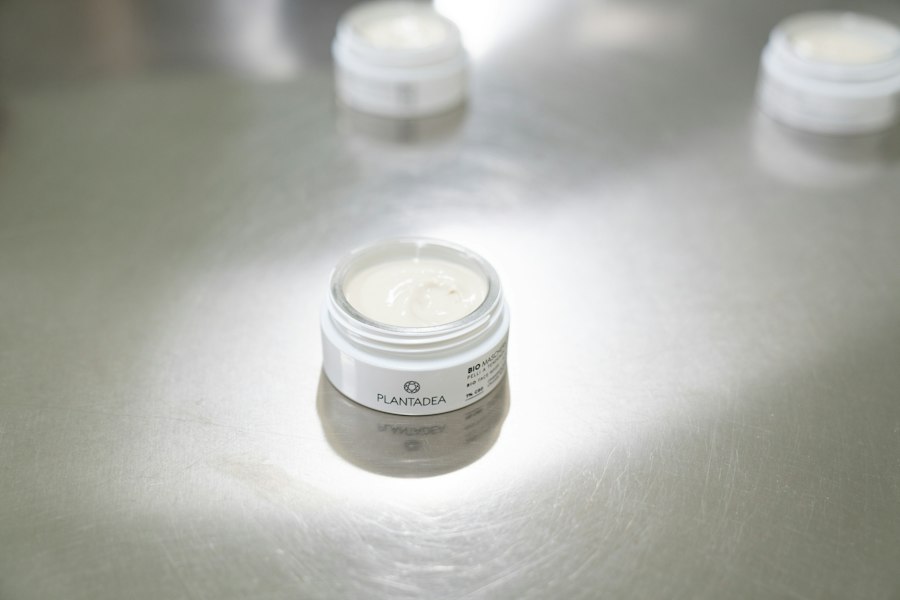Contour des Yeux Illuminateur Gatineau Cosmétique produits de soin de la peau