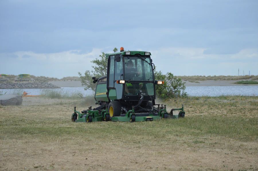 Wide-area commercial mower cutting a large field
