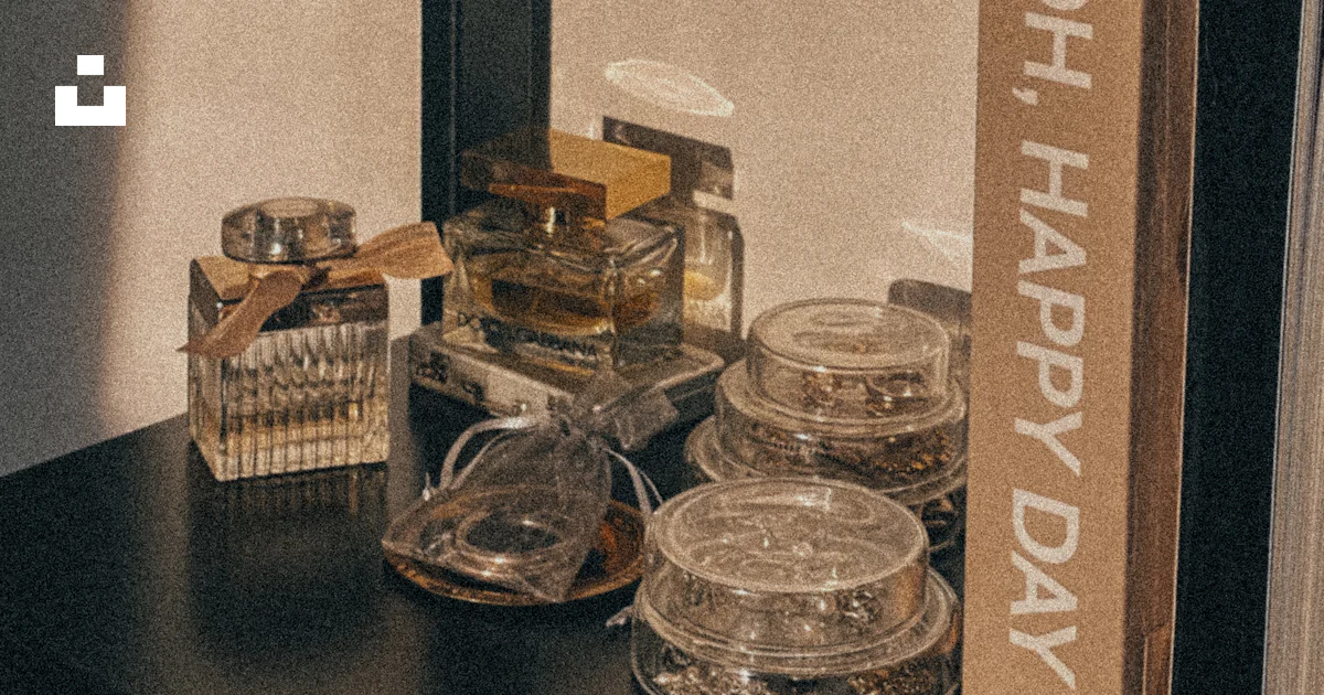Shelf Withbobject A shelf with objects on it photo – Free Furniture Image on Unsplash