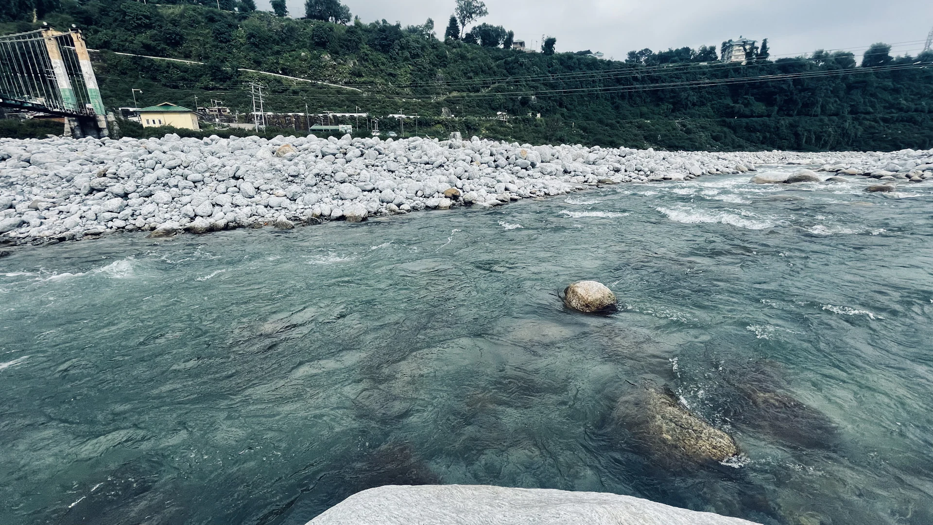 Delhi to Palampur by taxi
