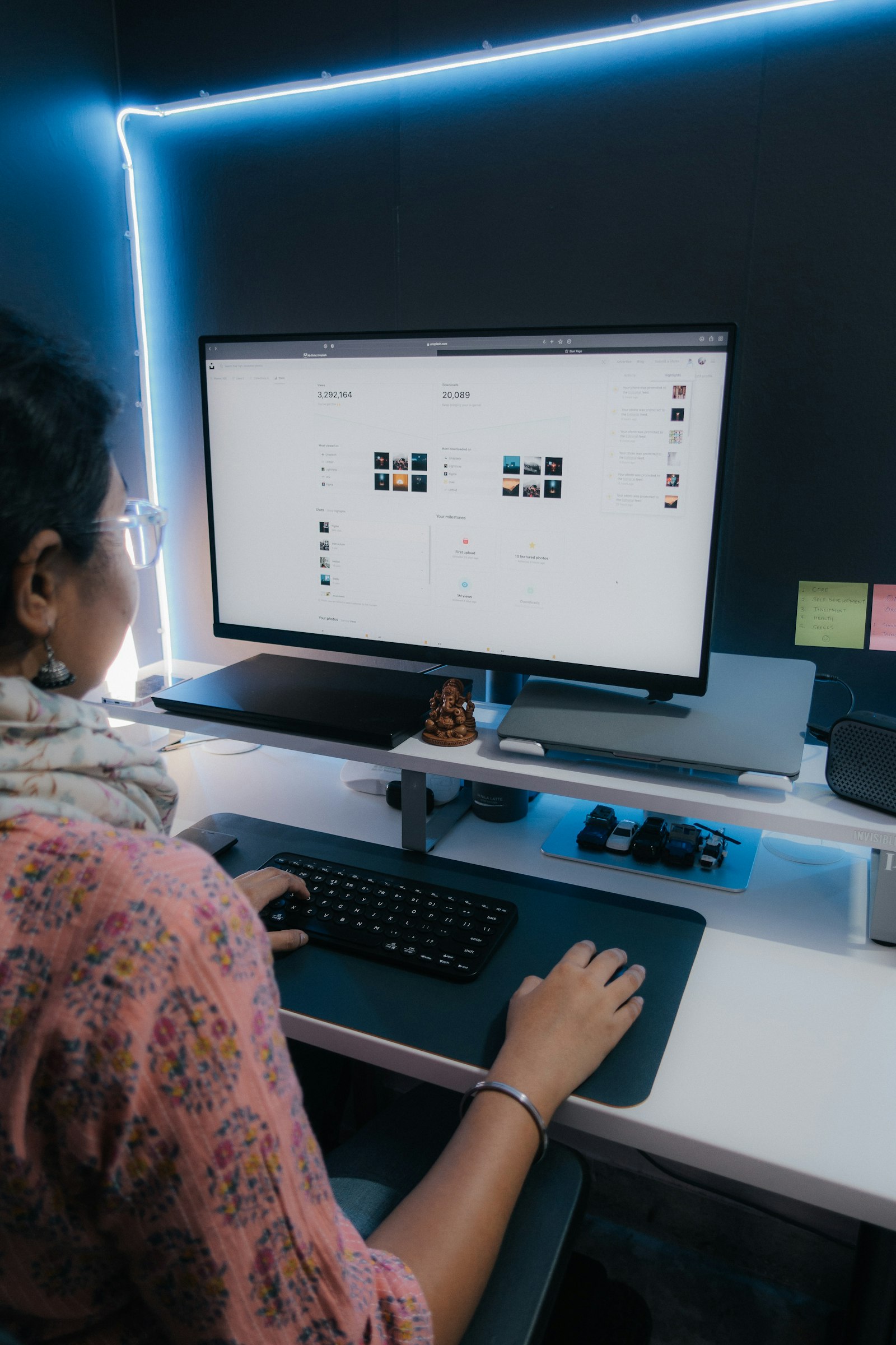 How to Fix Rounded Shoulders Without Constantly Pinching Your Shoulder Blades | AI Posture Reminder