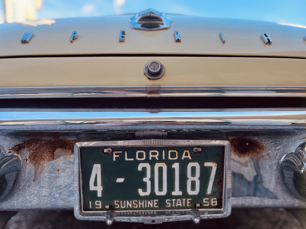 a license plate on a car