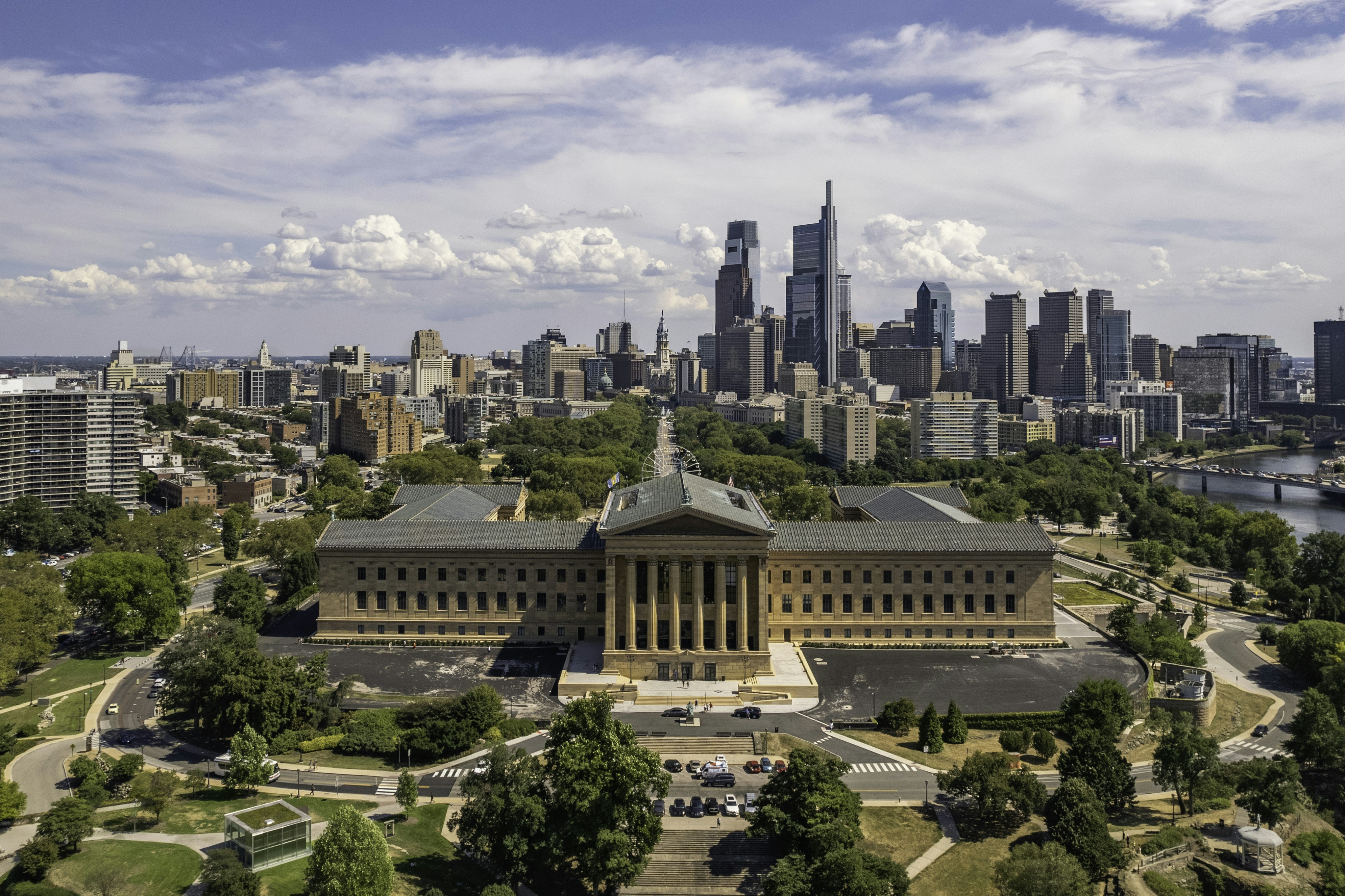 Philadelphia Museum of Art with Philadelphia Center City skyline in the distance