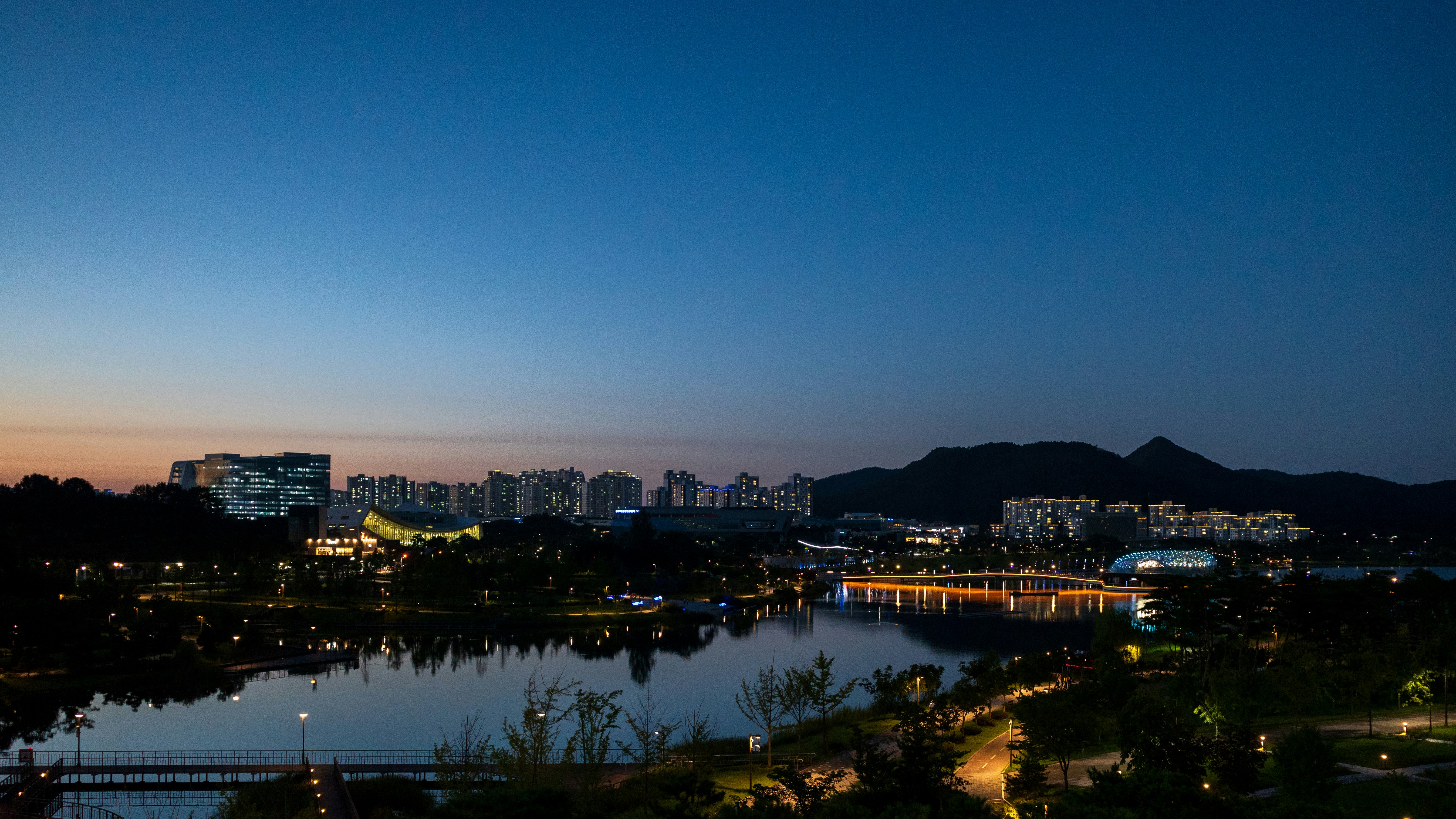 Photo by rawkkim