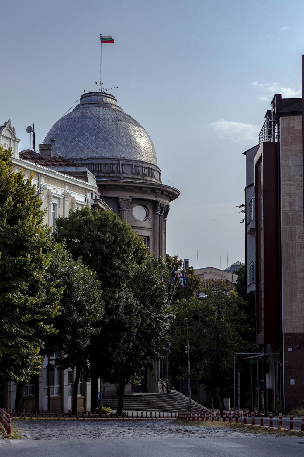 Un gran edificio con una cúpula