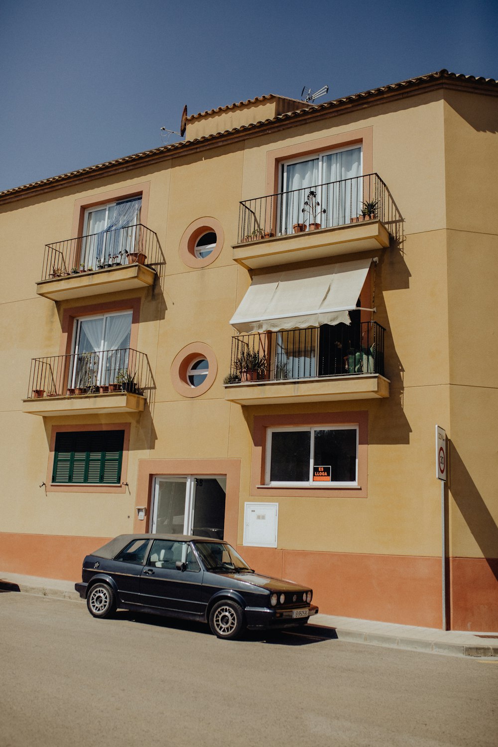 a car parked in front of a building