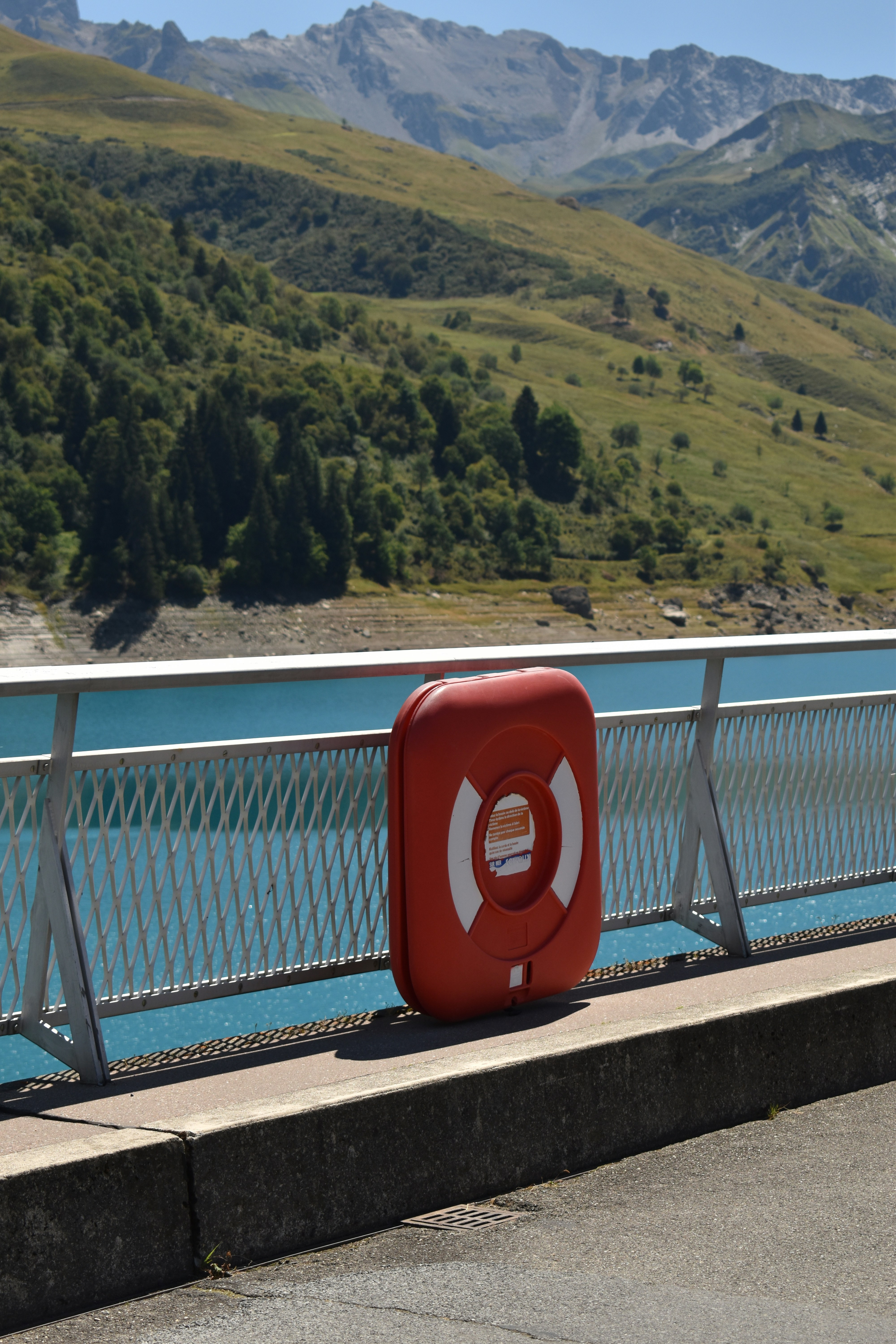 A red sign on a railing photo – Free Nature Image on Unsplash