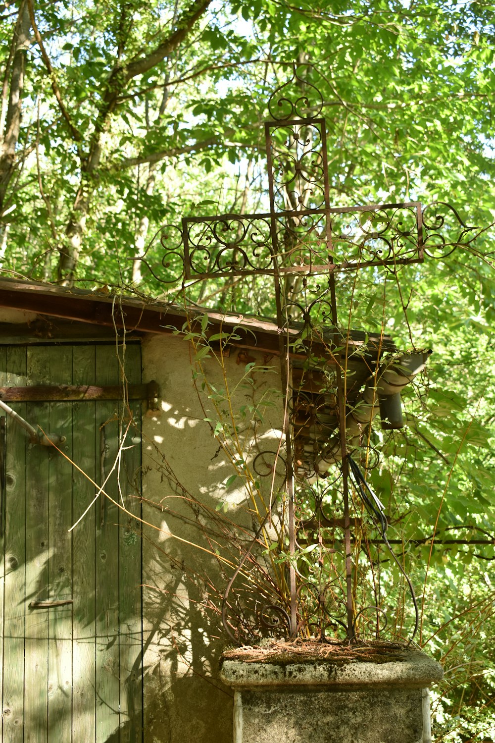 a tree house with a metal frame