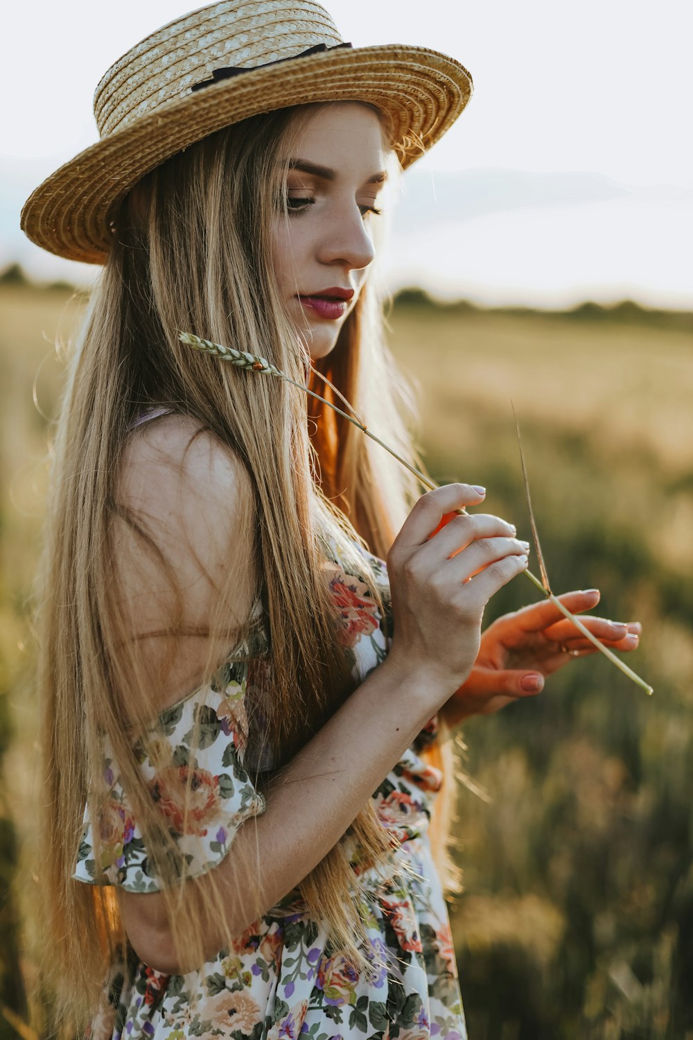 a person wearing a straw hat