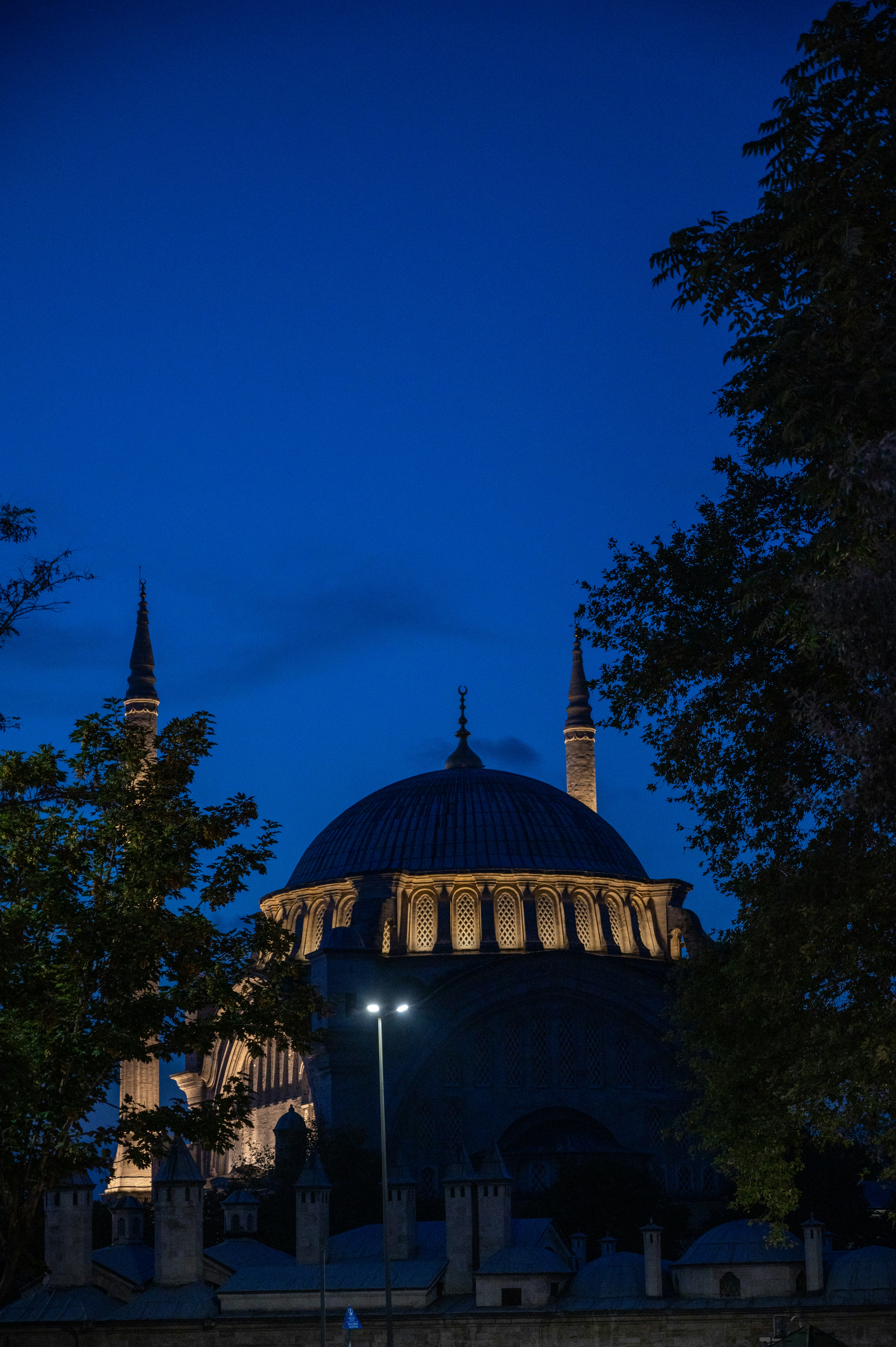 A domed building with a dome roof photo – Free Blue Image on Unsplash